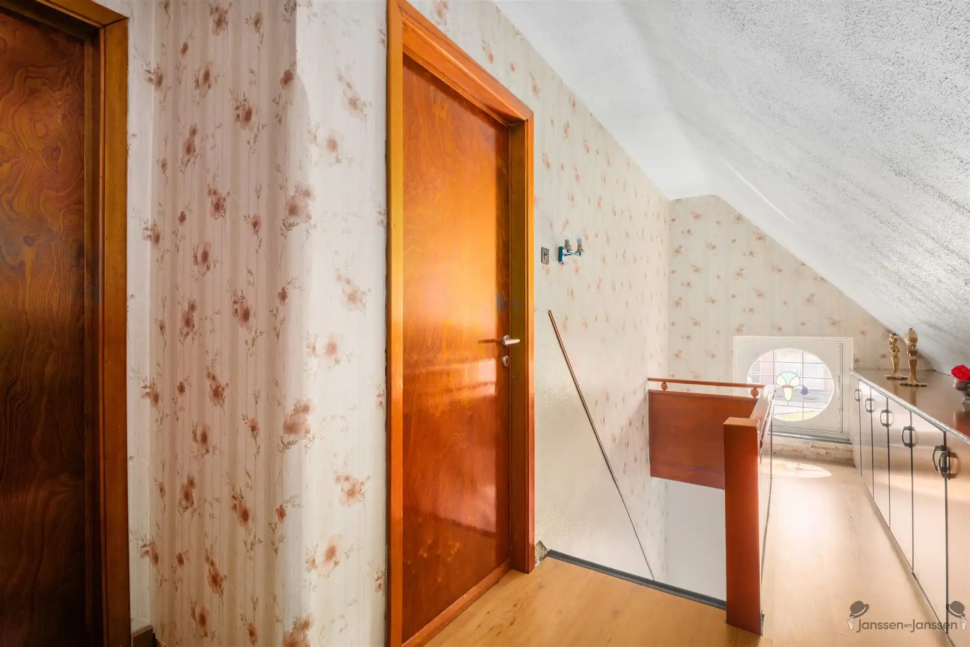 Vrijstaande woning met modern bijgebouw en renovatiepotentieel in groen Beverlo foto 11