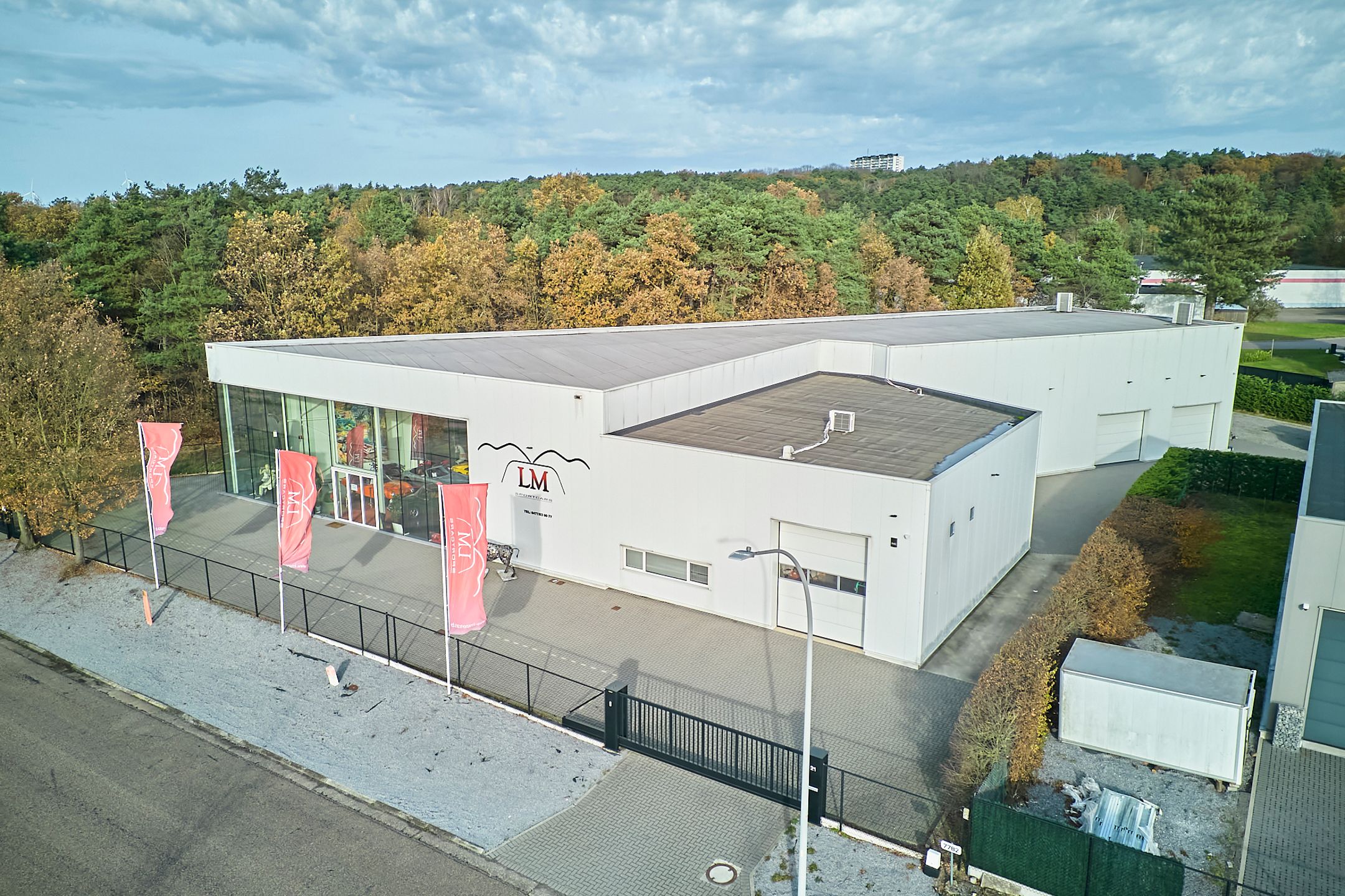 TE KOOP: unieke showroom met kantoren – ZICHTLOCATIE foto 3
