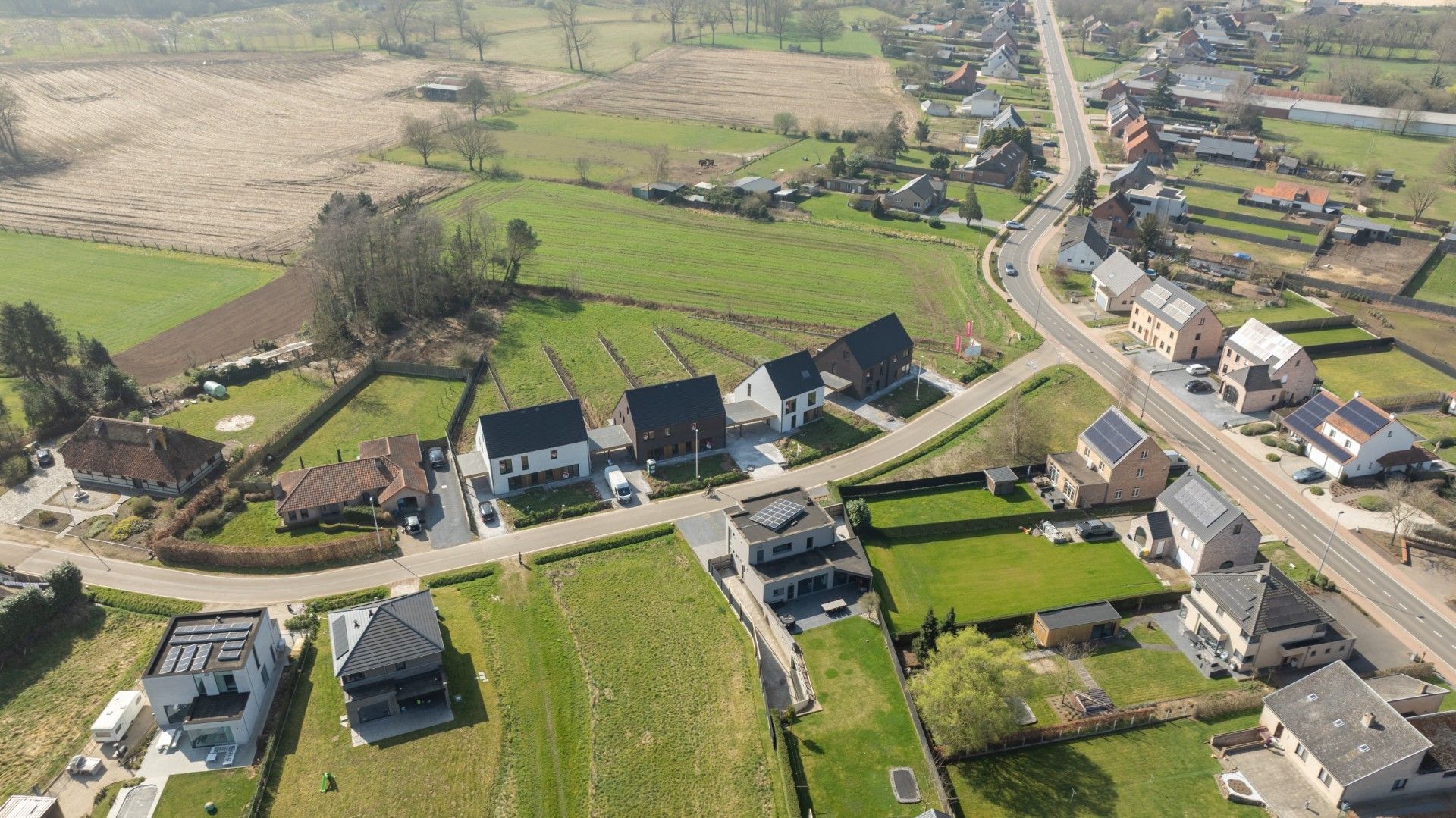 Energiezuinige halfopen bebouwing met prachtig zicht foto 9