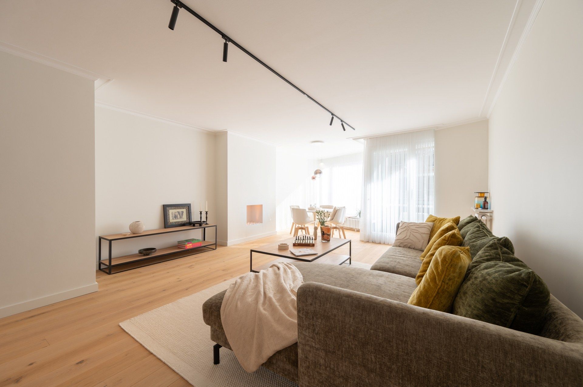 Stijlvol en volledig gerenoveerd appartement op wandelafstand van zee en het commerciële centrum. foto 2