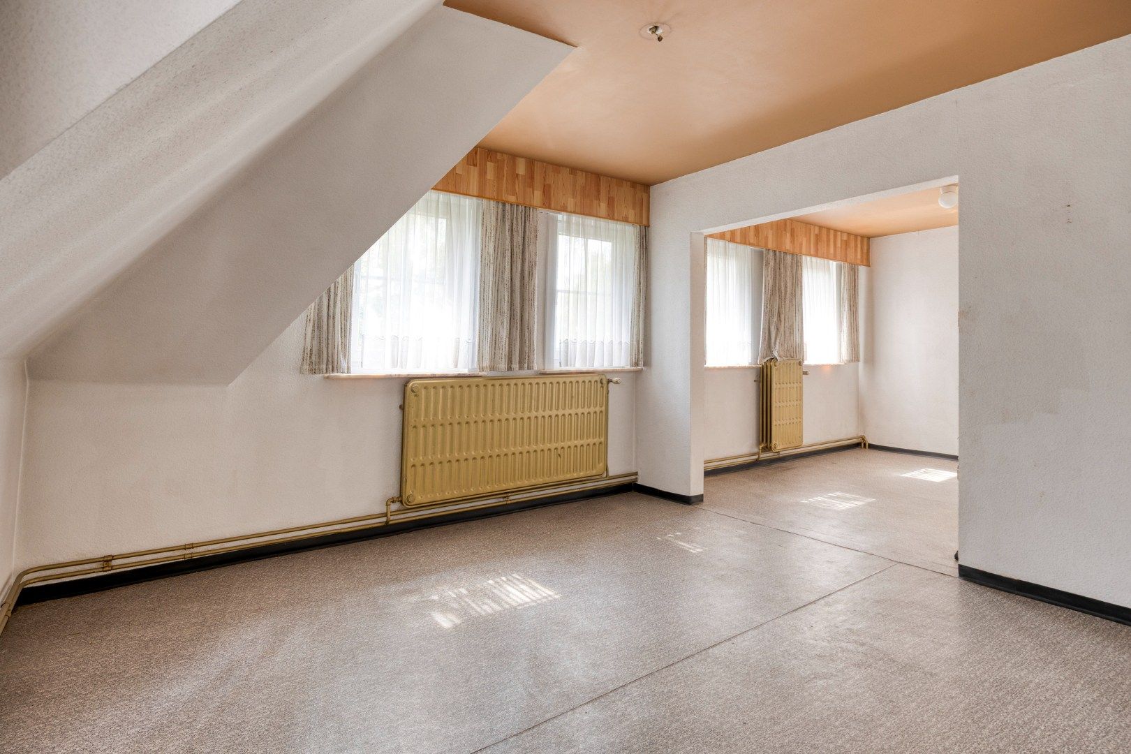Te renoveren woning met 4 ruime slpks en praktijkruimte op 493 m² te St.-Jozef-Olen ! foto 17
