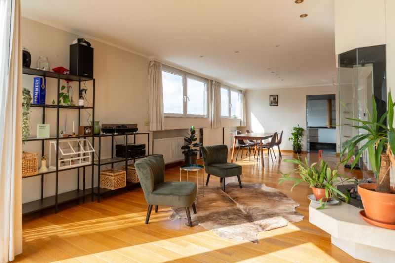 Exclusieve duplex met 2 slaapkamers in hartje van Roeselare. foto {{pictureIndex}}