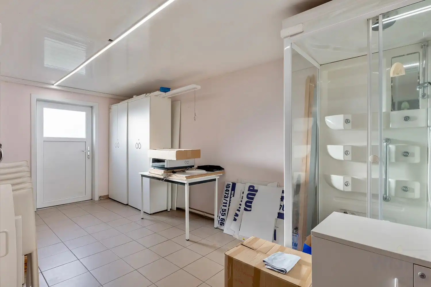 Uiterst gunstig gelegen kantoor. foto 30