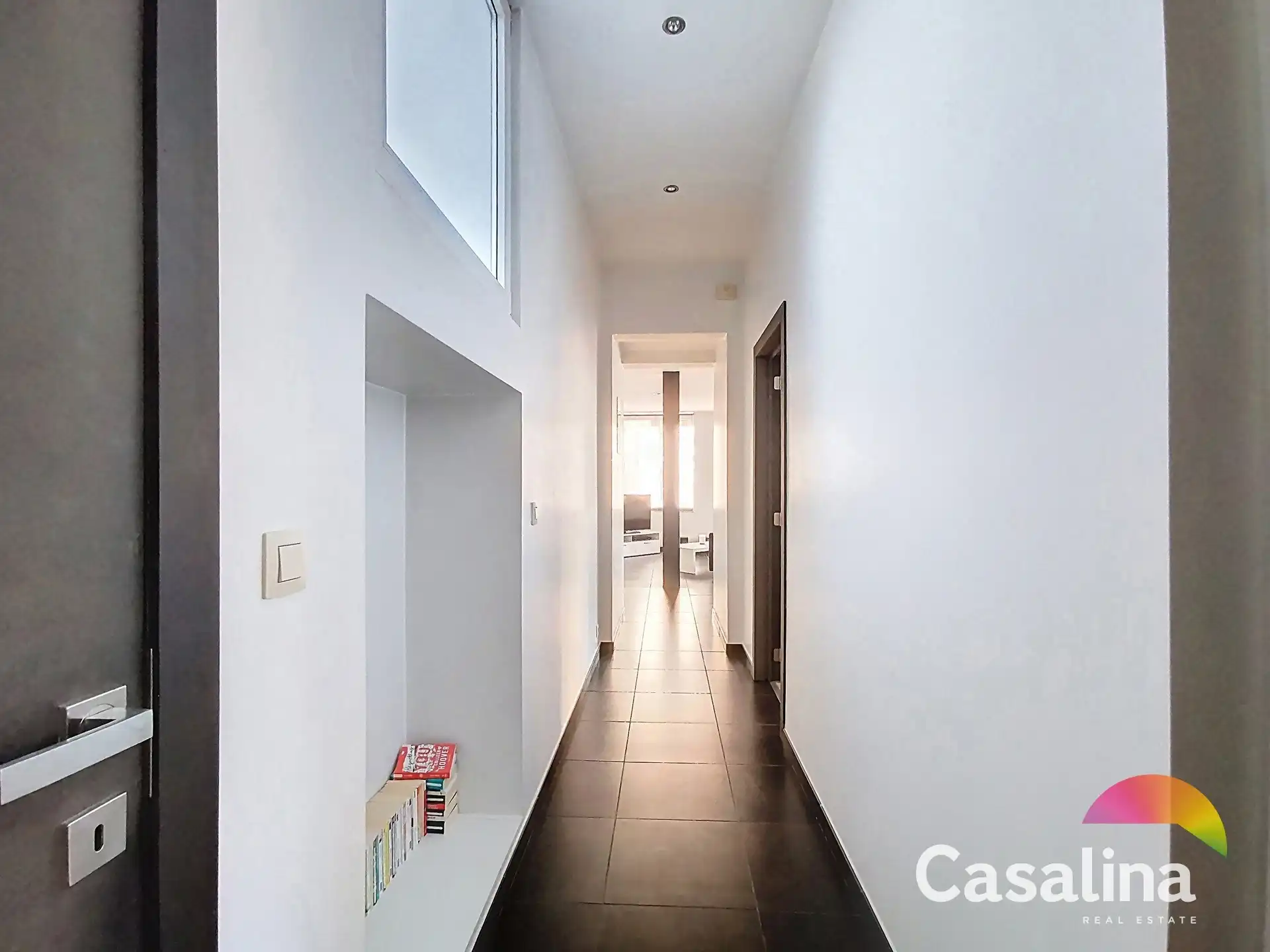 Modern gerenoveerd appartement op steenworp van Dumontplein. foto 9