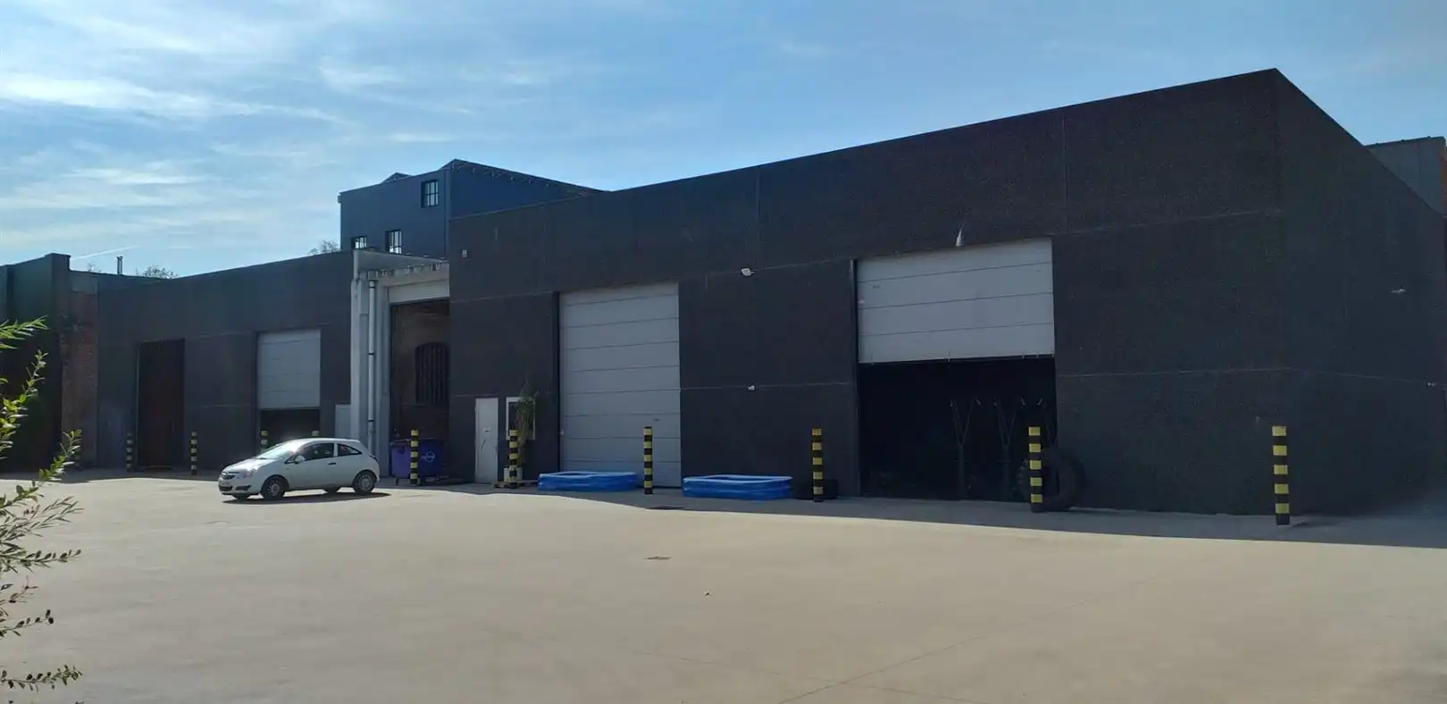 Gerenoveerde KMO unit te Beerse foto {{pictureIndex}}