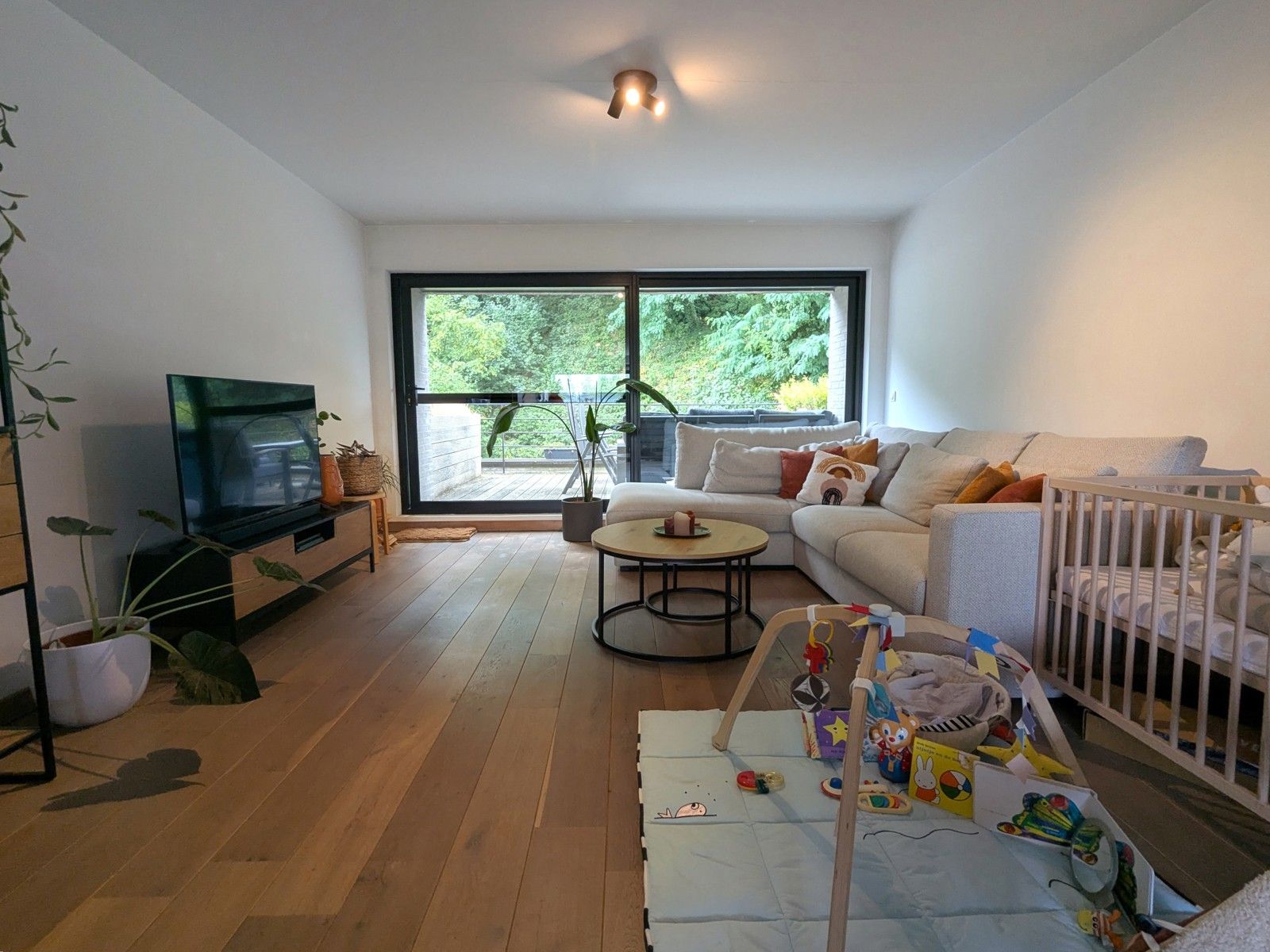 Prachtig appartement zonder inkijk met groot terras +parking foto 5