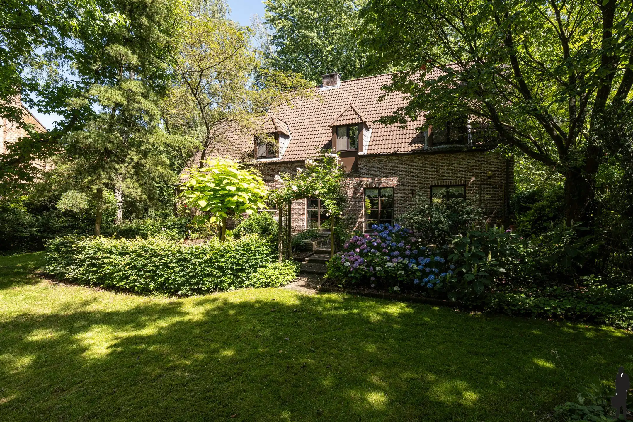 Te renoveren woning met 6 slpk. op 2.581 m² foto 28