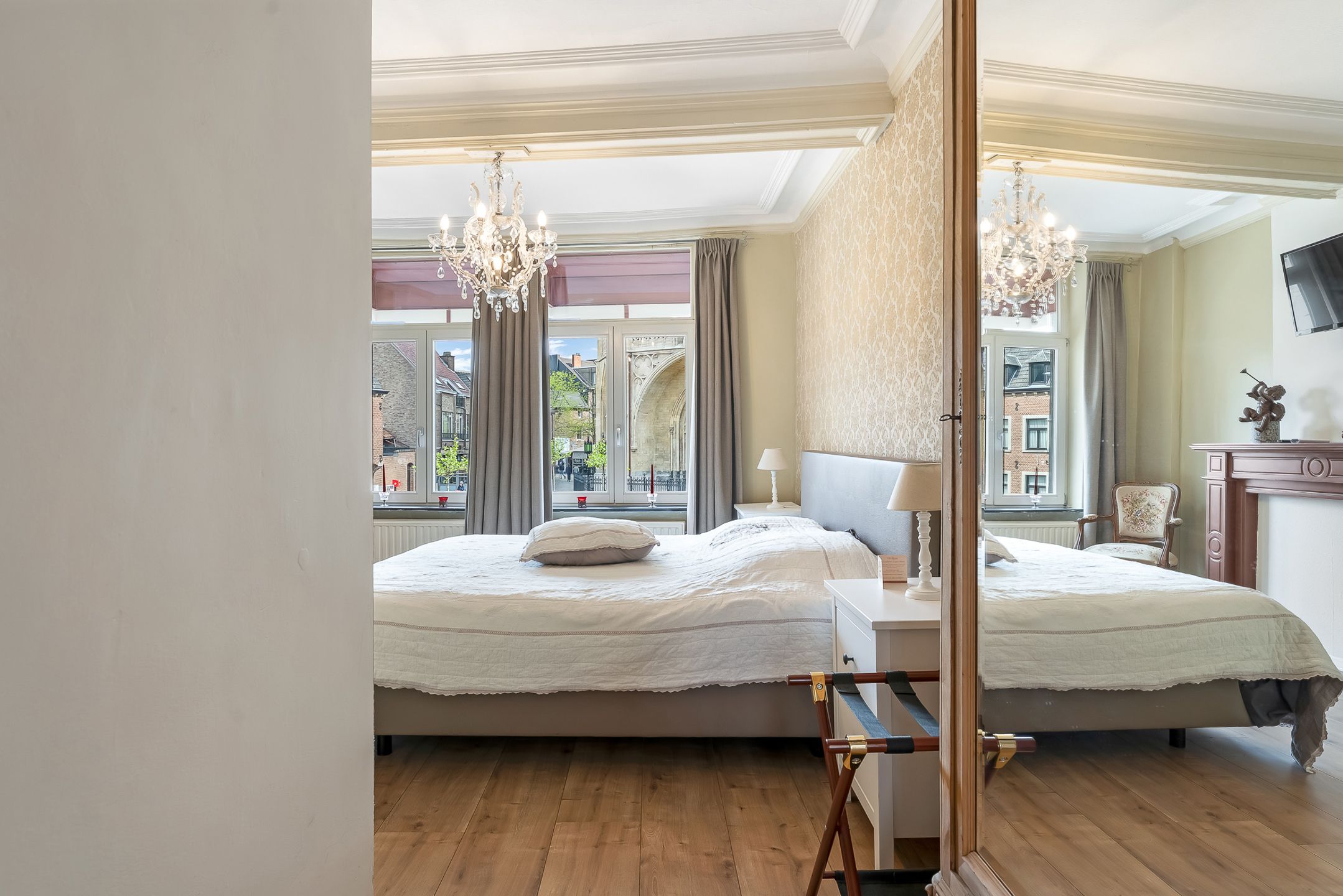 Karaktervol handelspand met gerenommeerd ijssalon en B&B foto 17