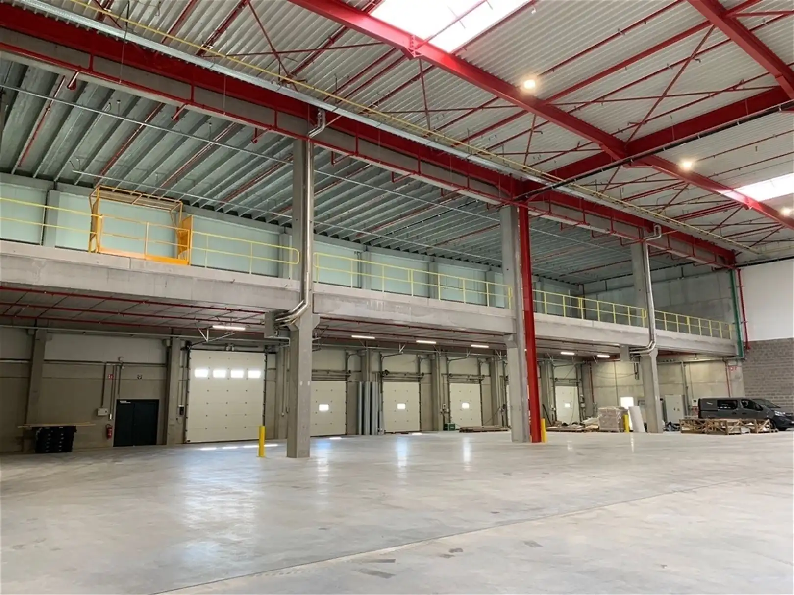 Te huur magazijn, kantoren en verhard terrein in Logistiek Park Waasland foto 4