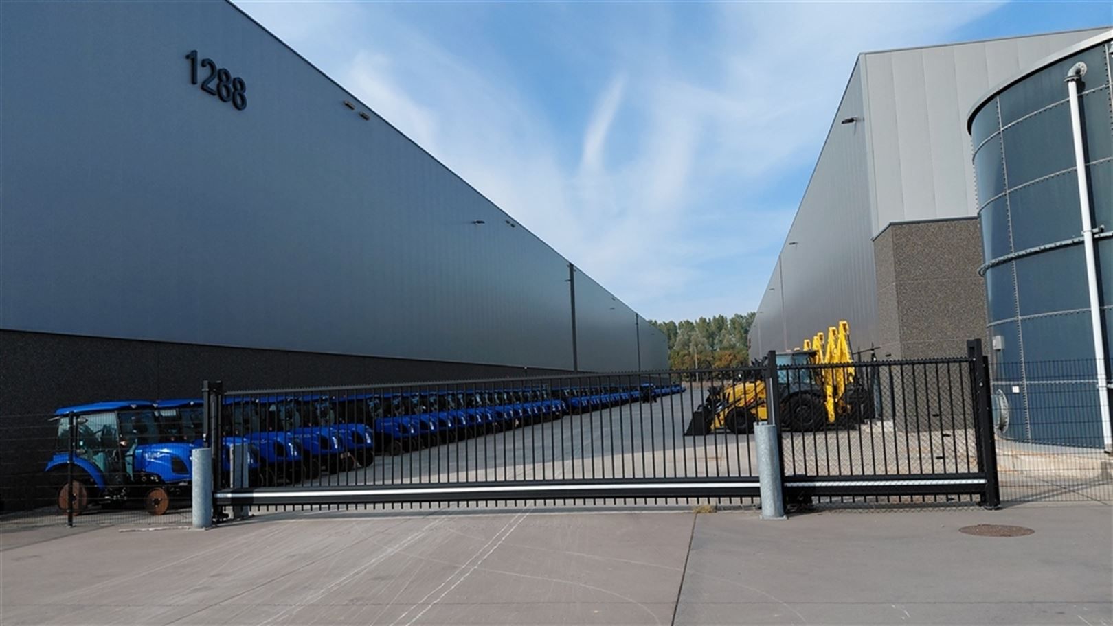 Te huur magazijn, kantoren en verhard terrein in Logistiek Park Waasland foto 4