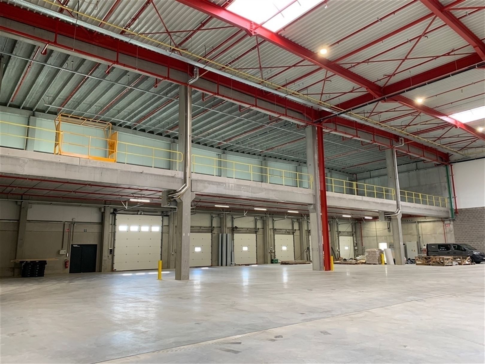 Te huur magazijn, kantoren en verhard terrein in Logistiek Park Waasland foto 4