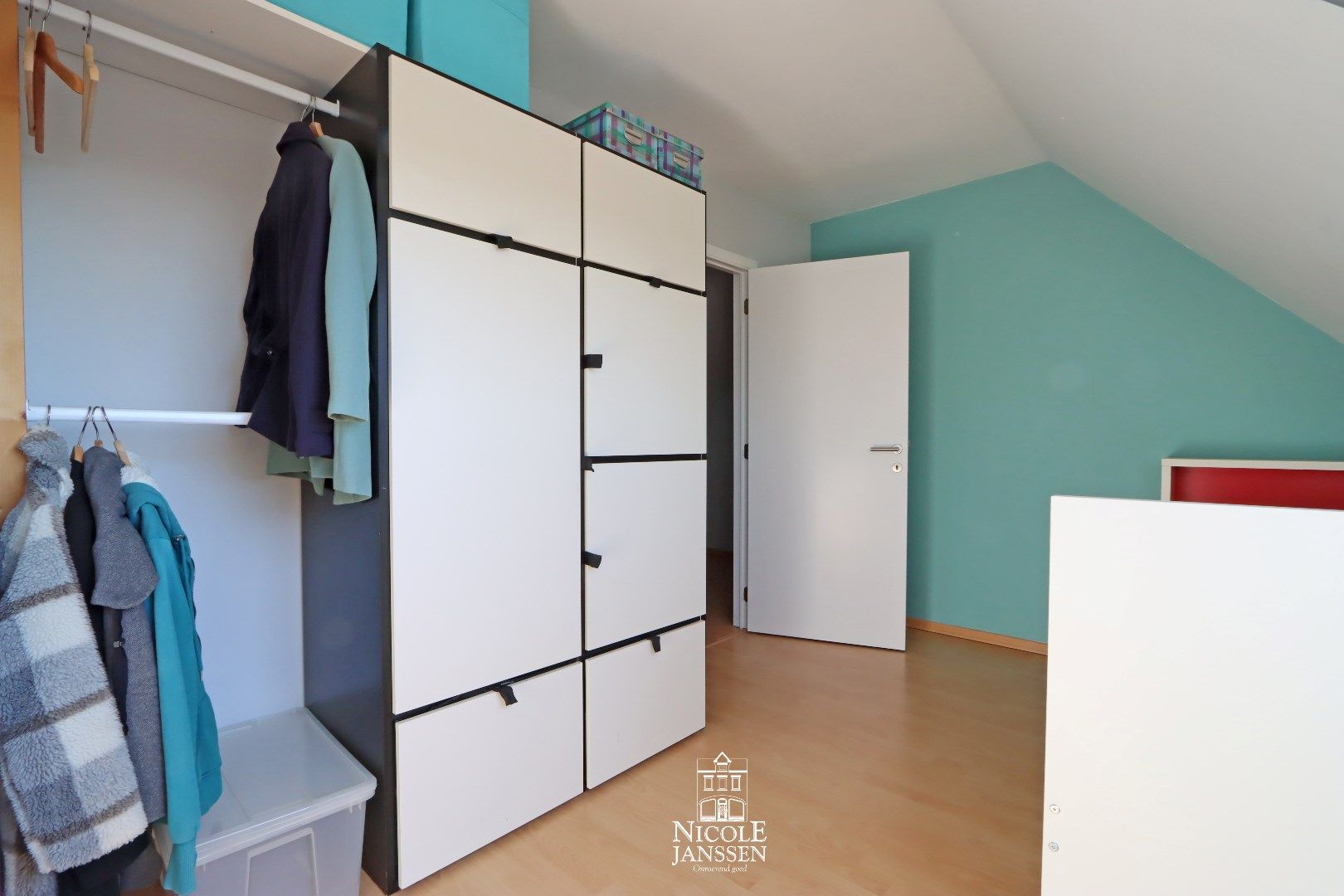 Verzorgd, instapklaar duplex-appartement met twee ruime slaapkamers en garagebox foto 13