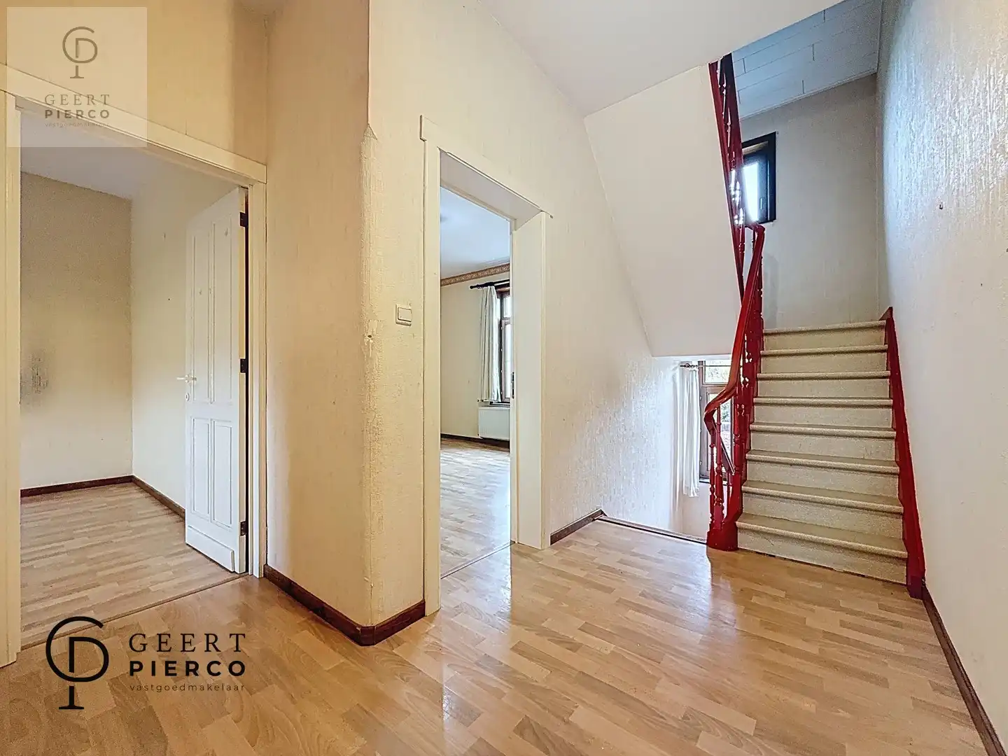 Eigentijdse woonst met ruime tuin foto 14