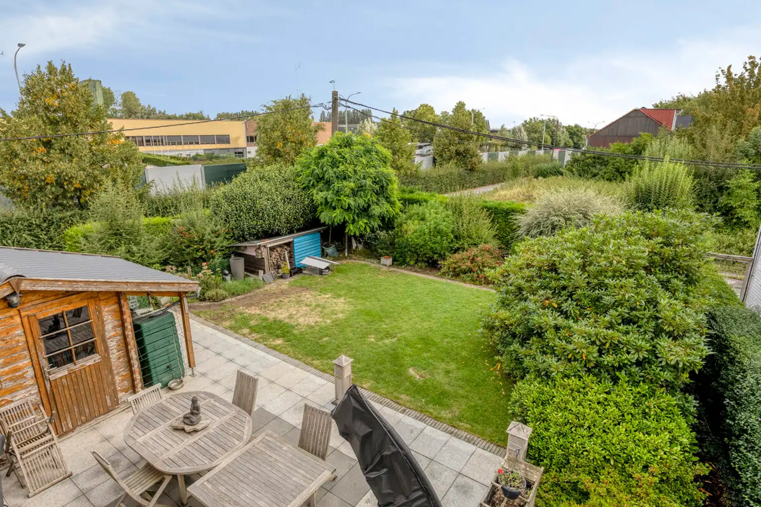 Instapklare woning met 4 slaapkamers, tuin & 2 garages foto 33