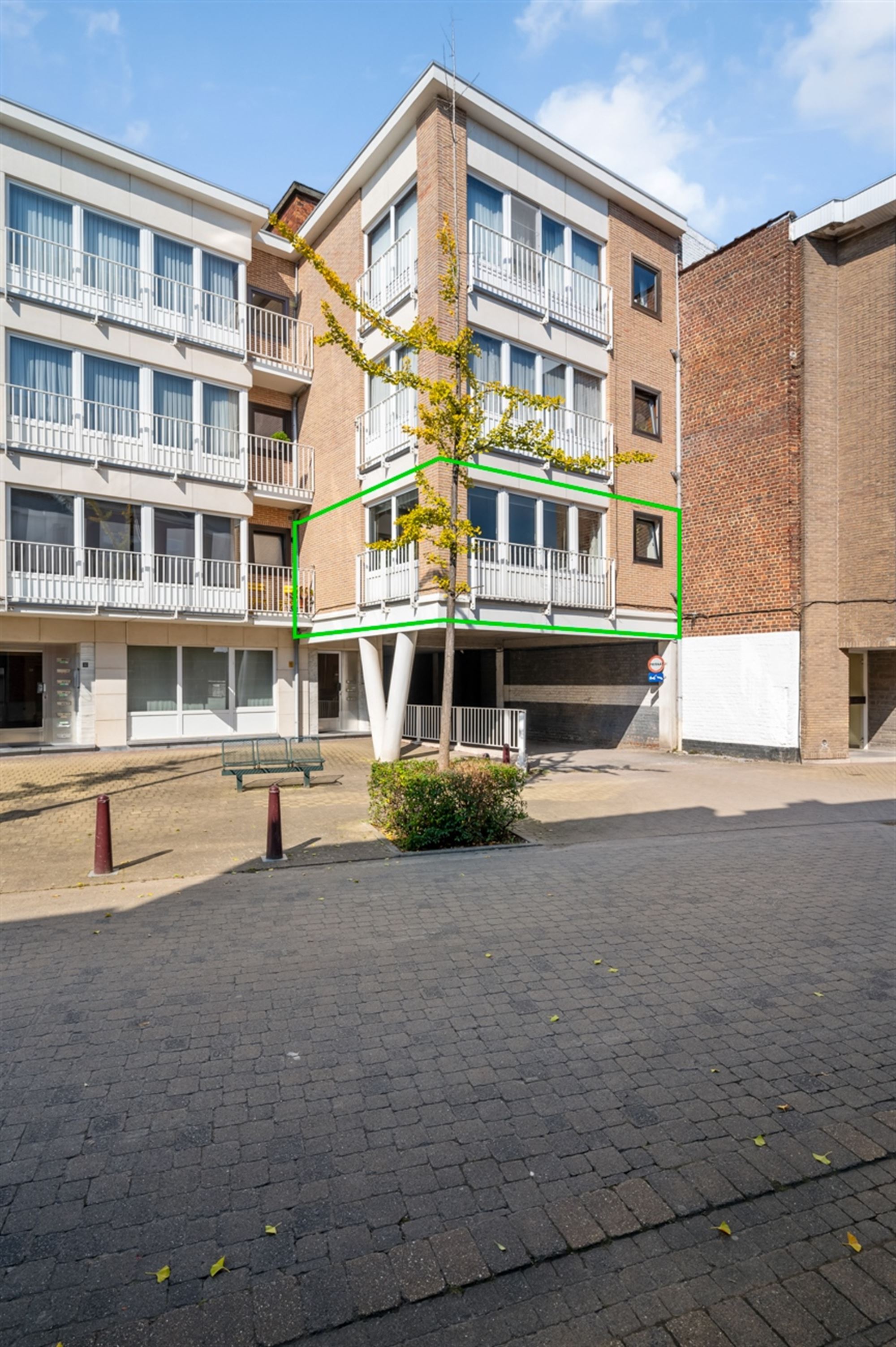 Lichtrijk 2-slaapkamerappartement met terras, lift en garage in centrum Aalst. foto 15