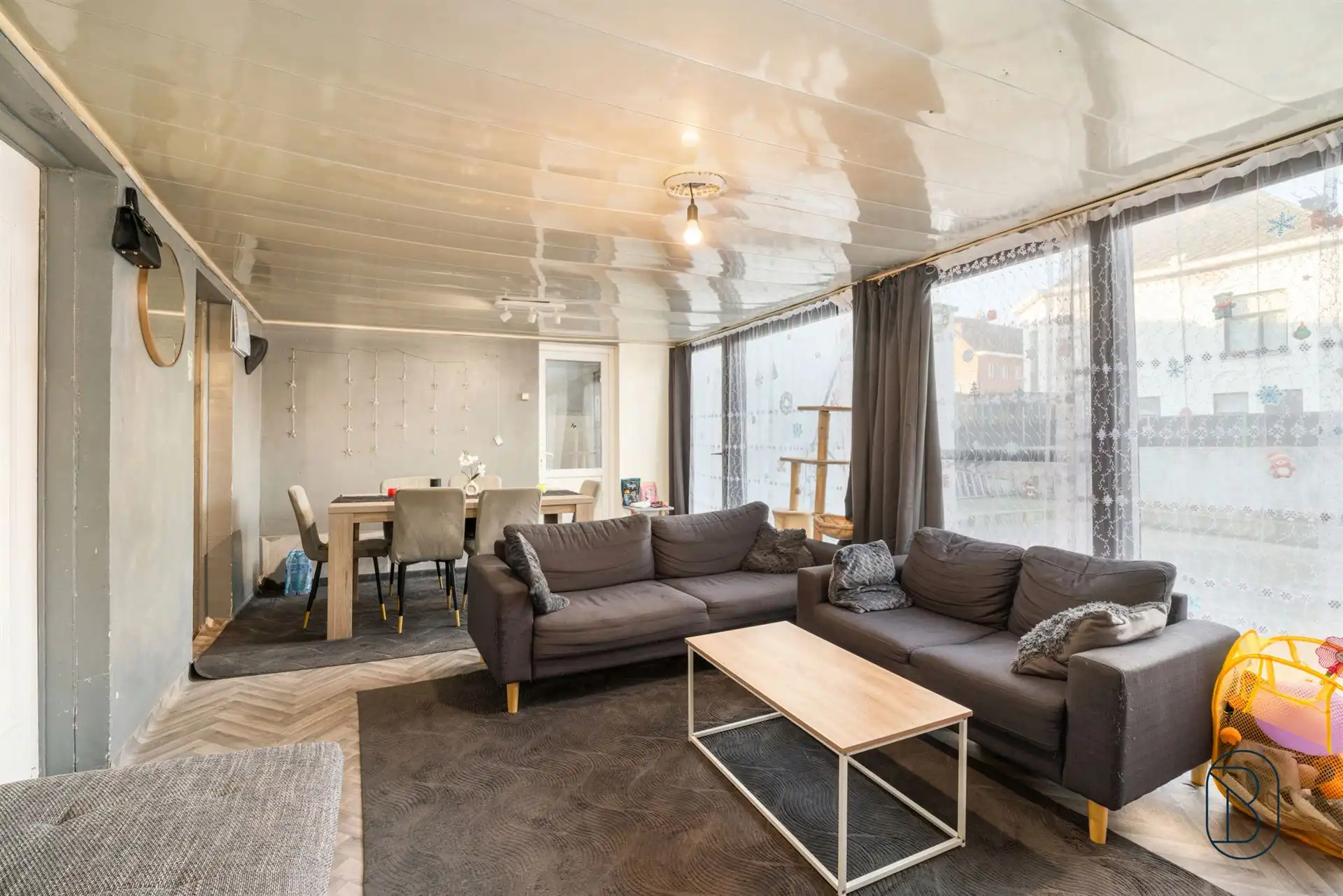 Instapklare woning met 5 slaapkamers en grote garage foto 5