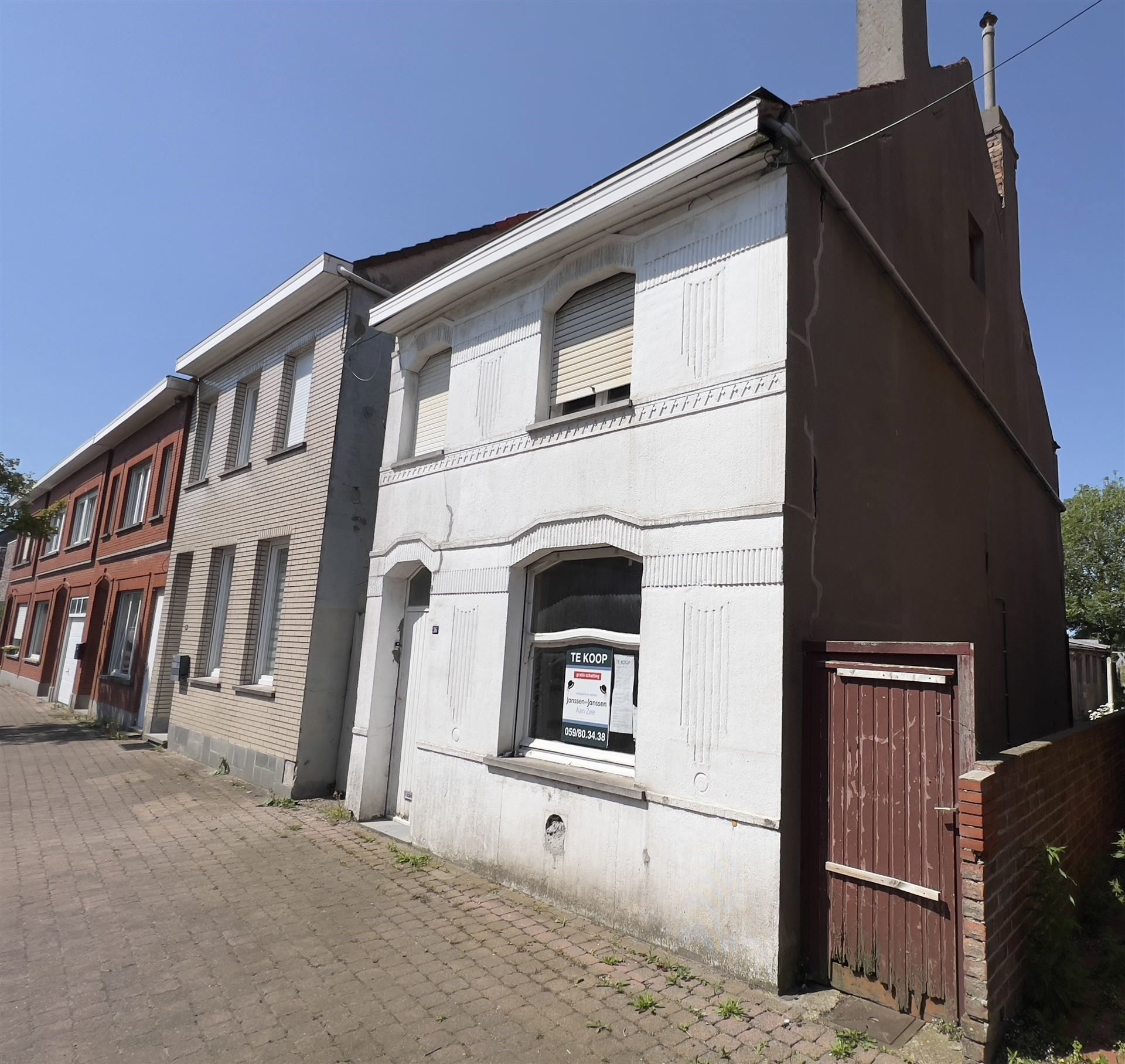 Uniek renovatieproject op 861m² in hartje Zandvoorde foto 2