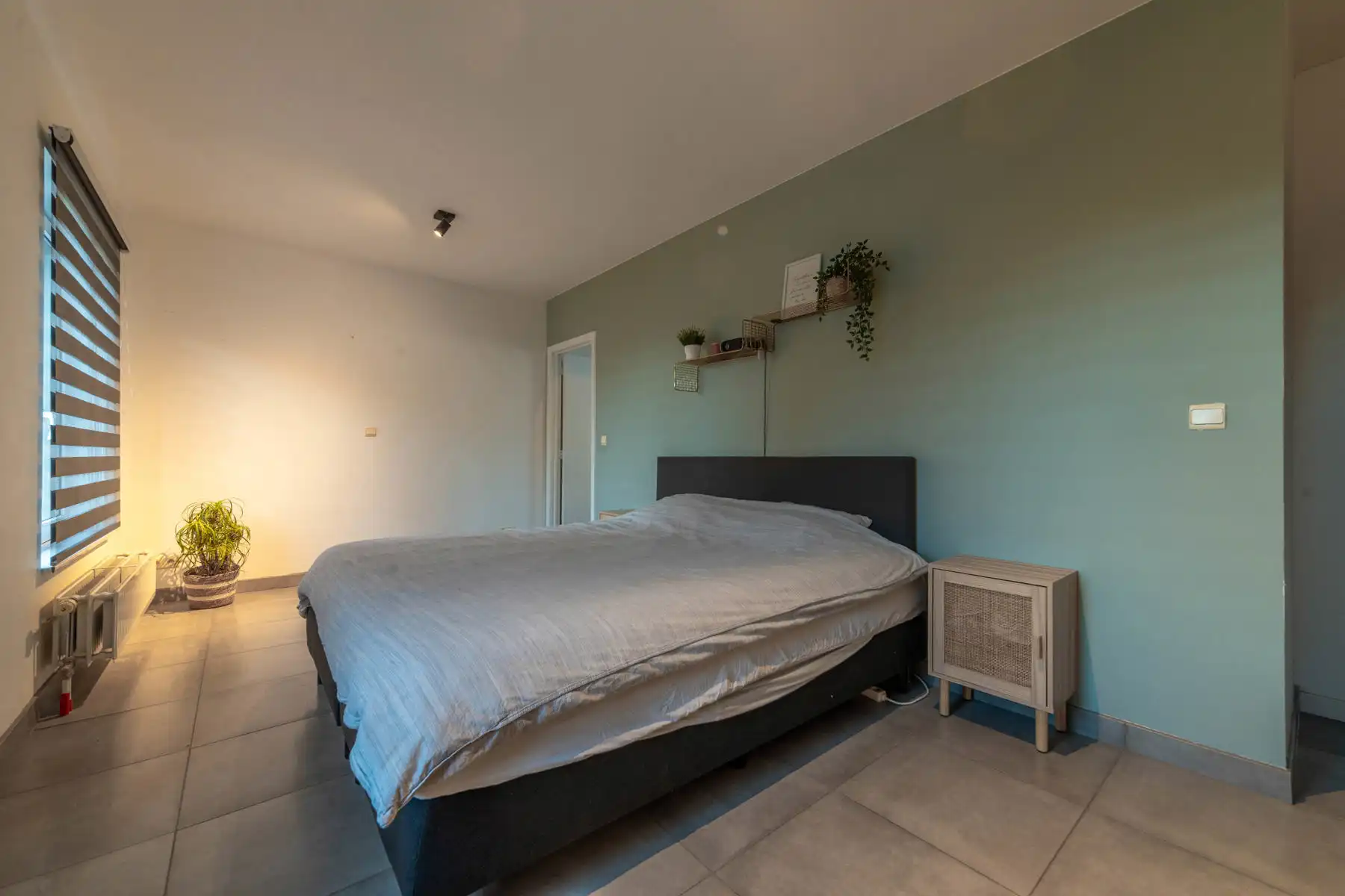 Instapklare, modern afgewerkte woning met B-label te Niel. foto 9