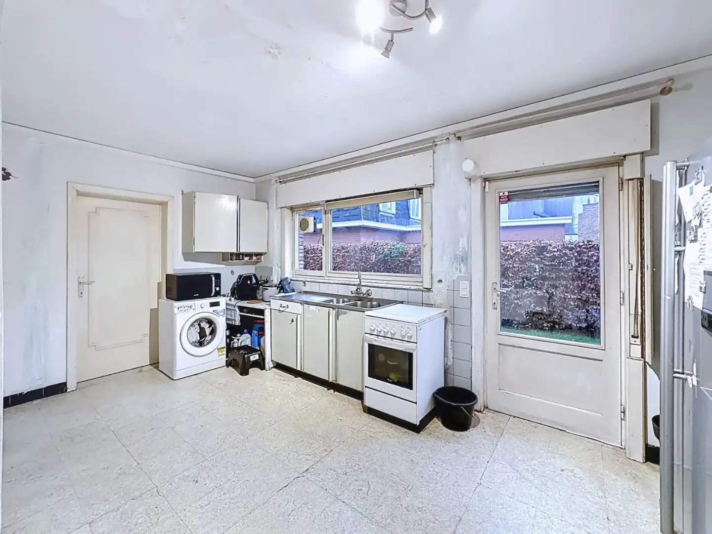 Statige villa met 4 slaapkamers en bureau foto 13