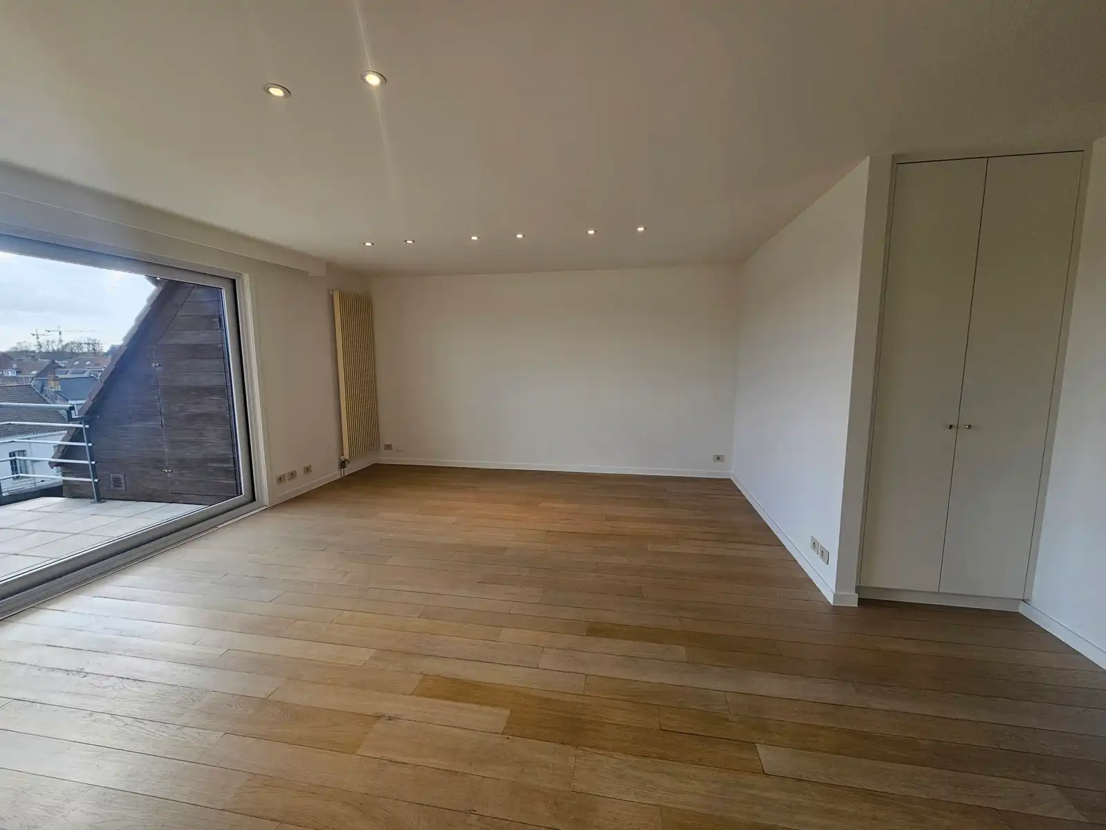 Lichtrijk duplex appartement met 2 slaapkamers en dubbele garage! foto 5