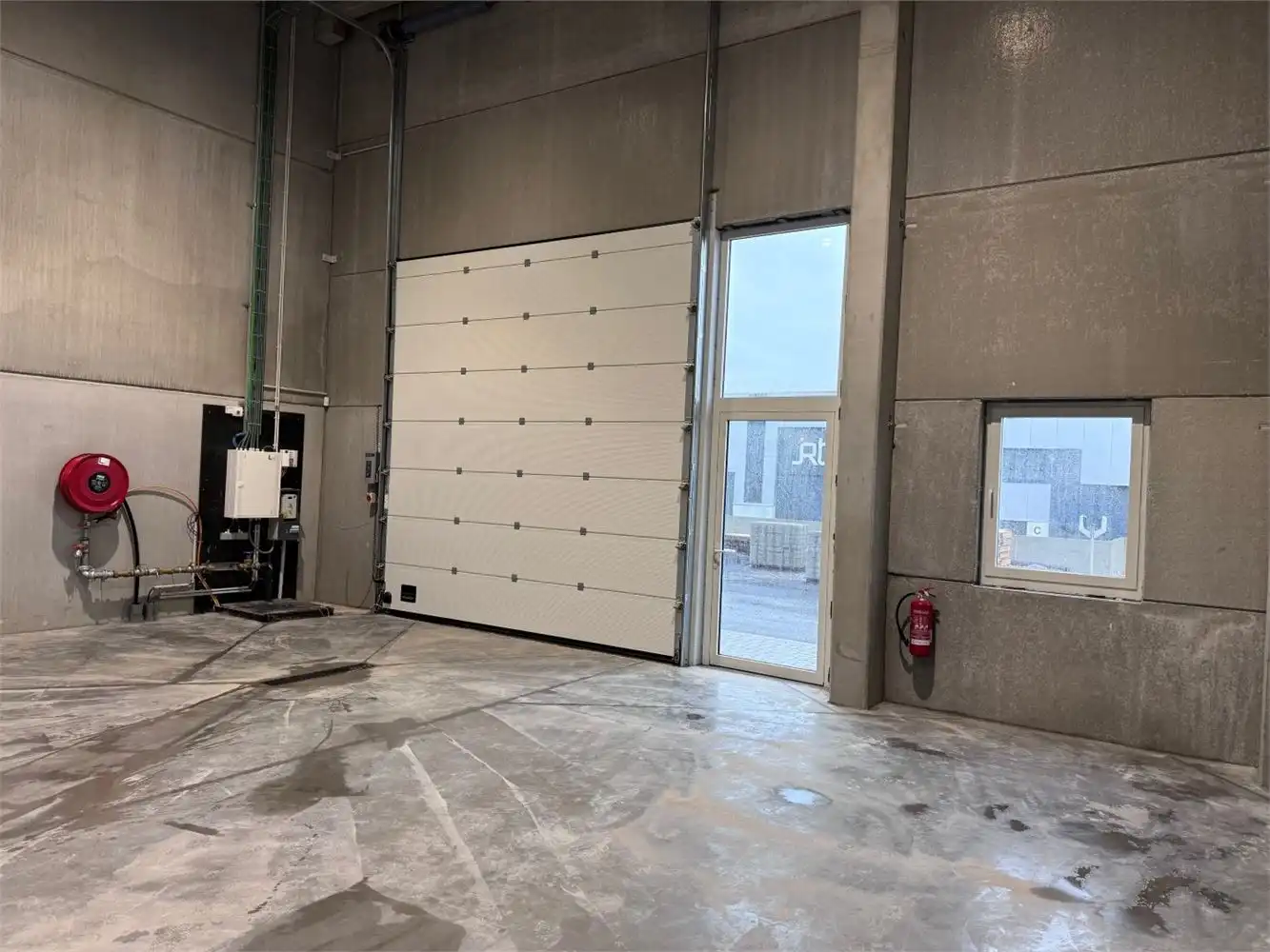 Strategisch gelegen nieuwbouw KMO-unit INCL. 4 PARKINGS. foto 5