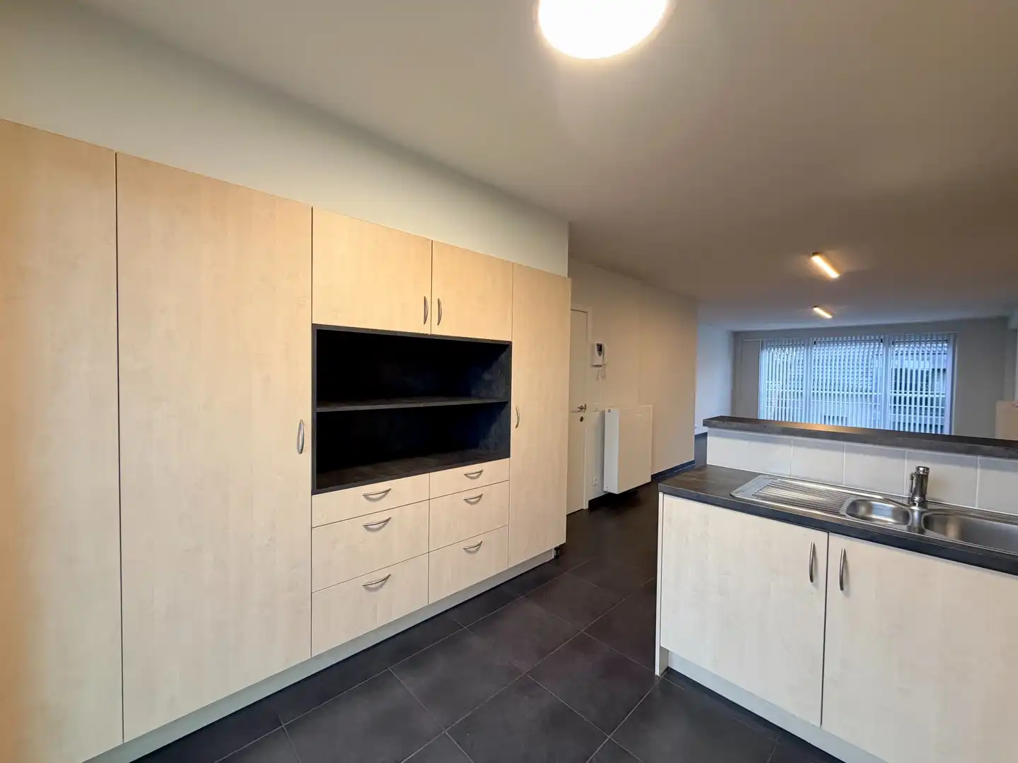 Instapklaar 2-slaapkamerappartement en terras op wandelafstand van centrum Tielt! foto 6