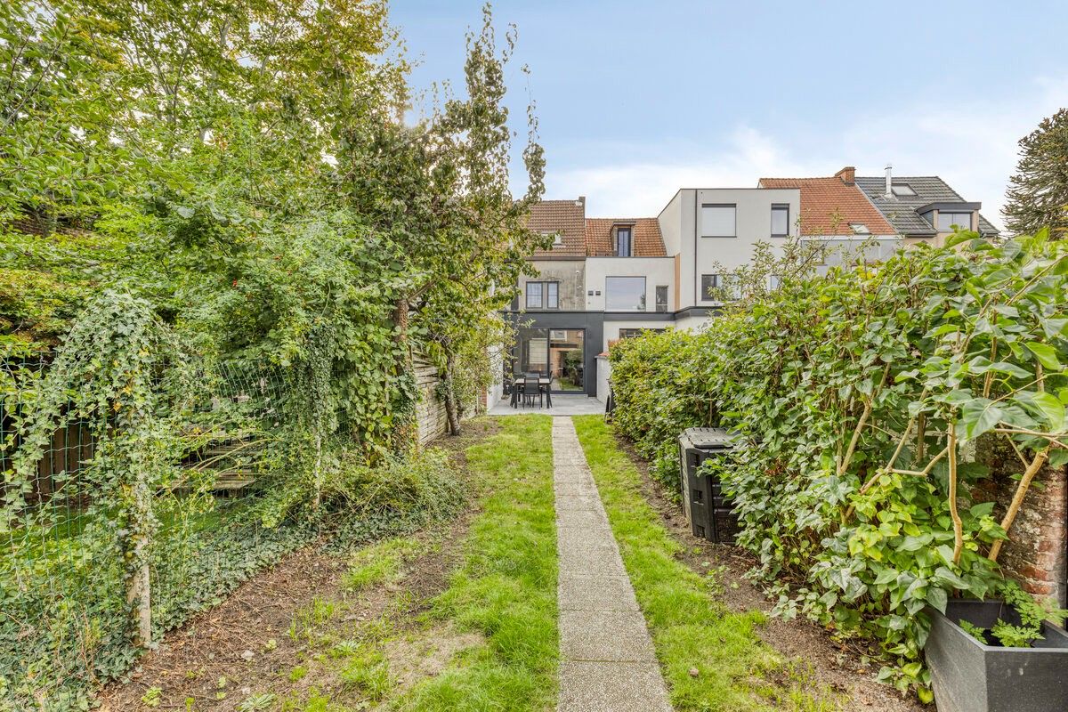 Energiezuinige gezinswoning met zonnige tuin en aanpalende garagebox gelegen op wandelafstand van het Sint-Pietersstation. foto 16
