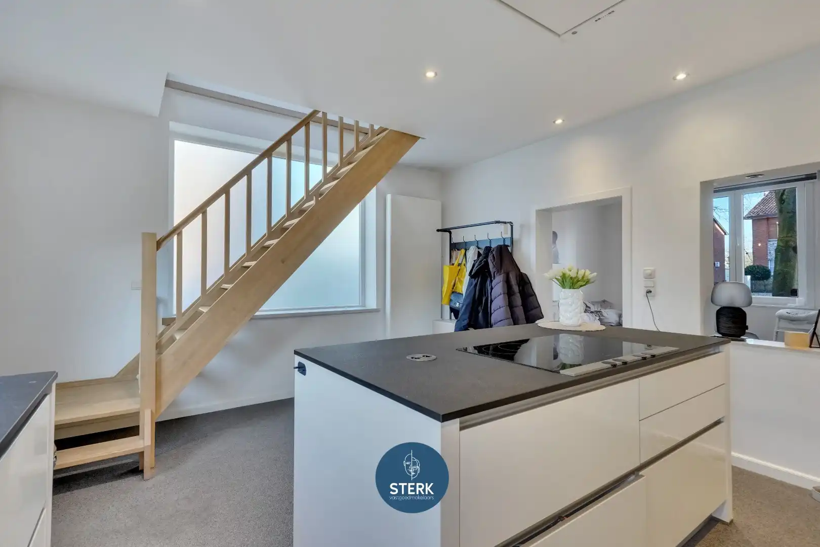 INSTAPKLARE WONING MET OP EEN CENTRALE LOCATIE LANAKEN !  foto 7