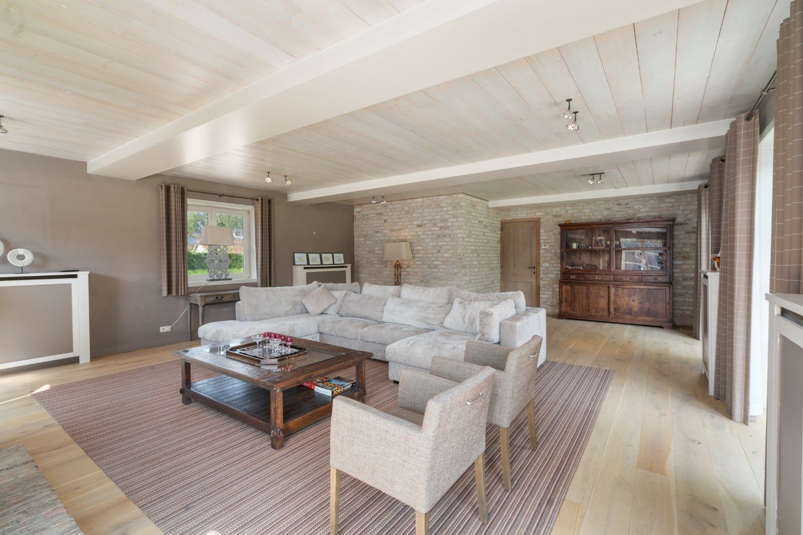 Subliem villa-landhuis met meerdere polyvalente bijhuizen, zwembad en open zichten. foto 12