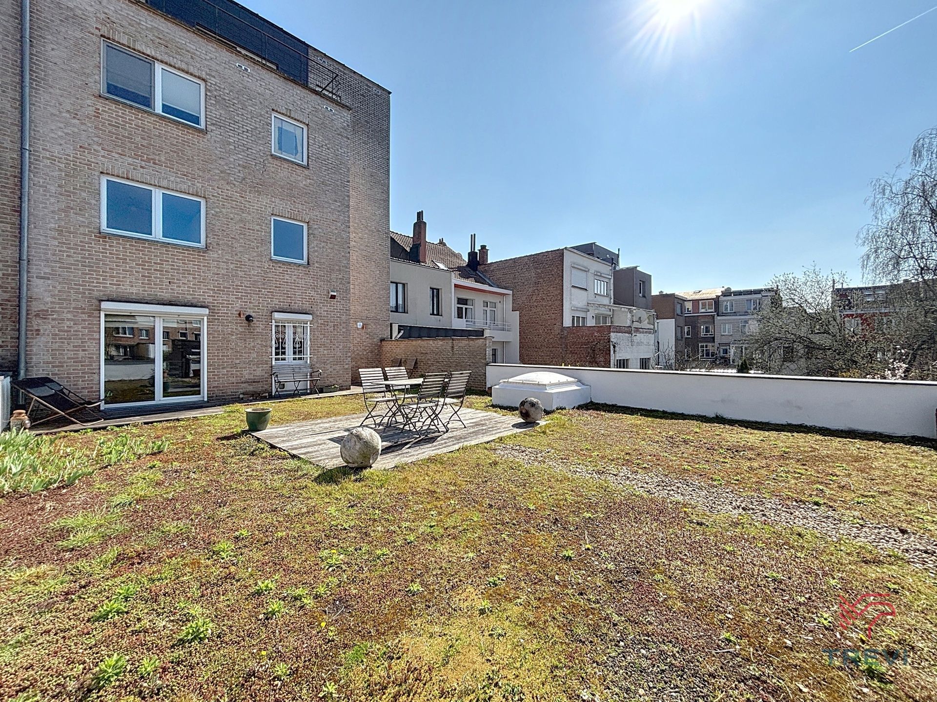 Mooi appartement 1 slaapkamer + tuin + parkeerplaats inbegrepen foto 8