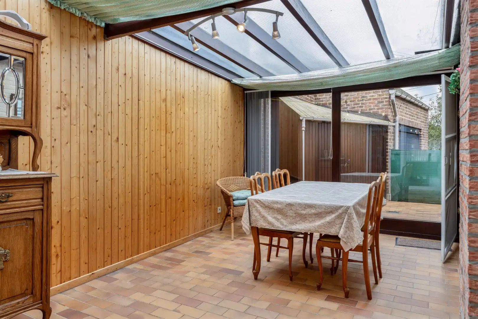 Ruime woning met 3 slaapkamers en tuin foto 10