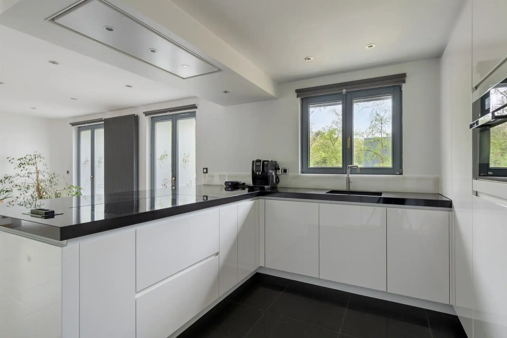 Charmante villa van 424 m² met 4 slpks, royale garage en tuin! foto 10