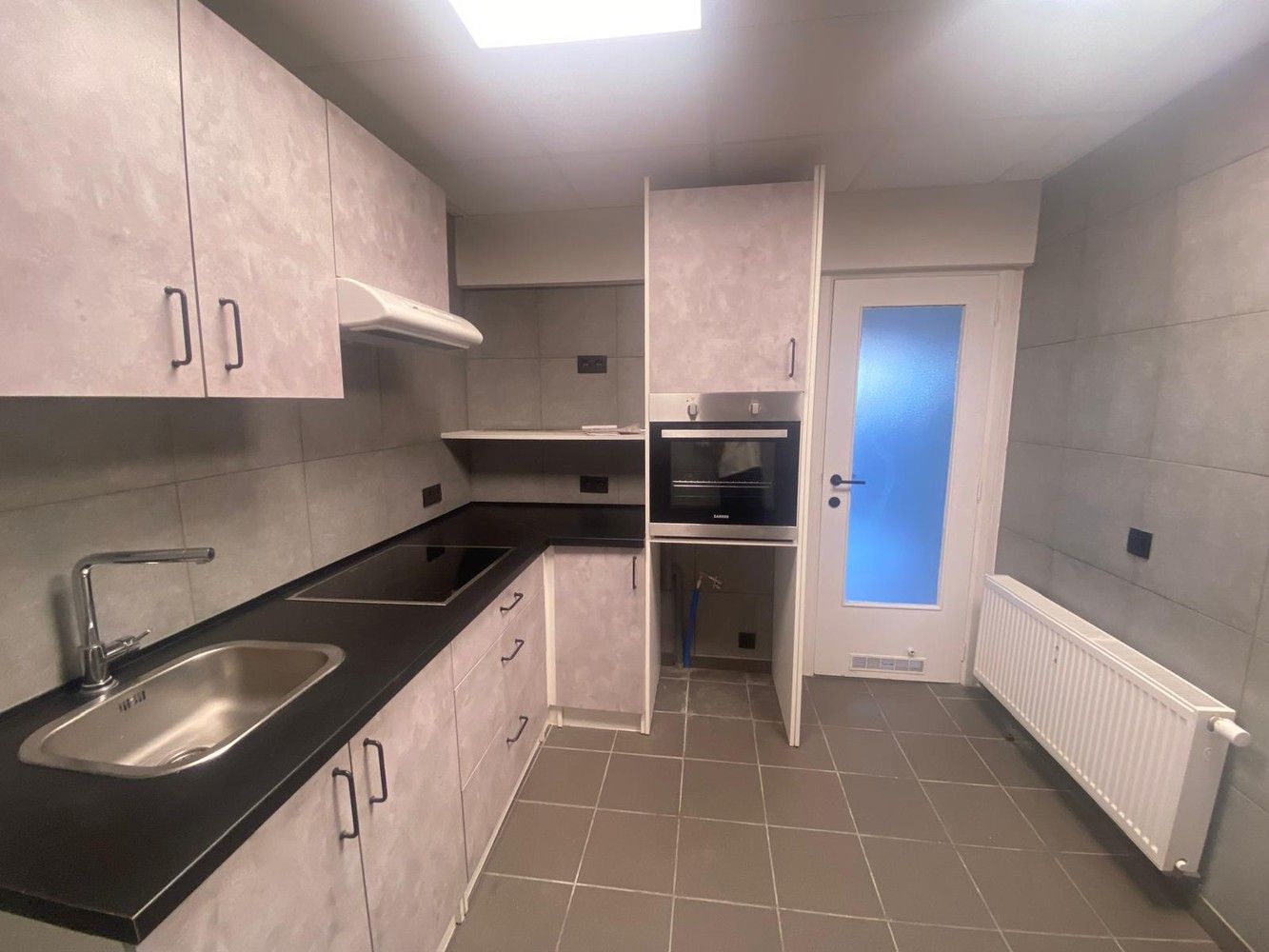 INTREKKLAAR GERENOVEERD APPARTEMENT PAL IN GENK-CENTUM foto 6
