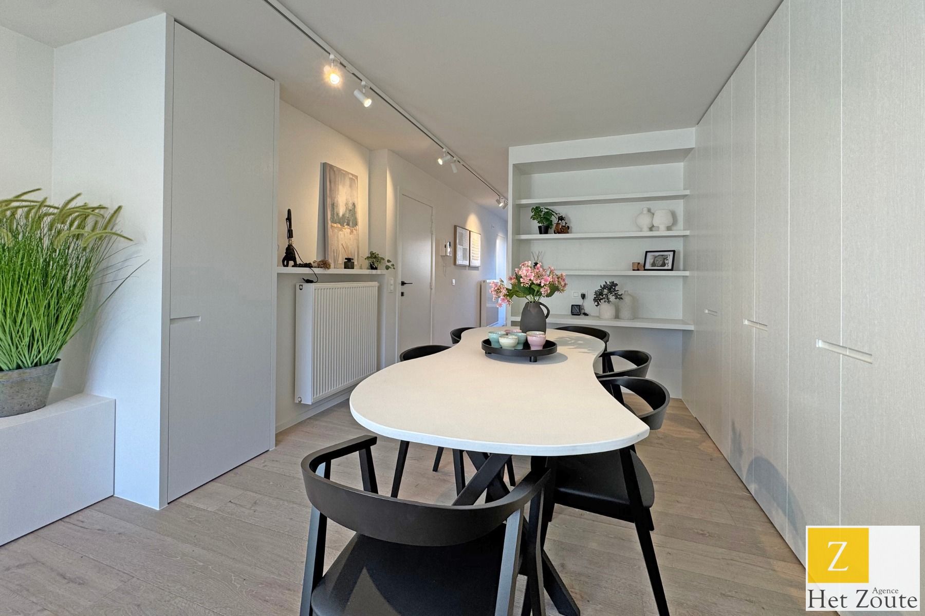 Gerenoveerd appartement met ruim terras te Knokke foto 6