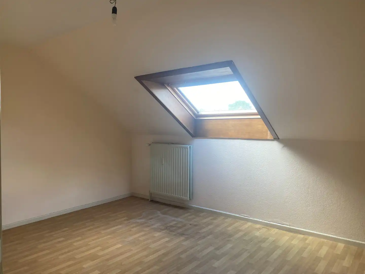 Handelshuis met uitzonderlijk veel ruimte voor kantoor, praktijk of commerciële activiteiten en een ruime bovenliggende woonst in Adegem-dorp foto 13