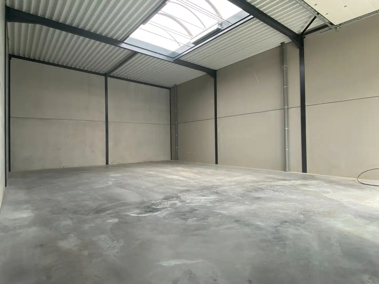 NIEUWBOUW LOODS TE HUUR VAN 187M² TE PITTEM foto 5