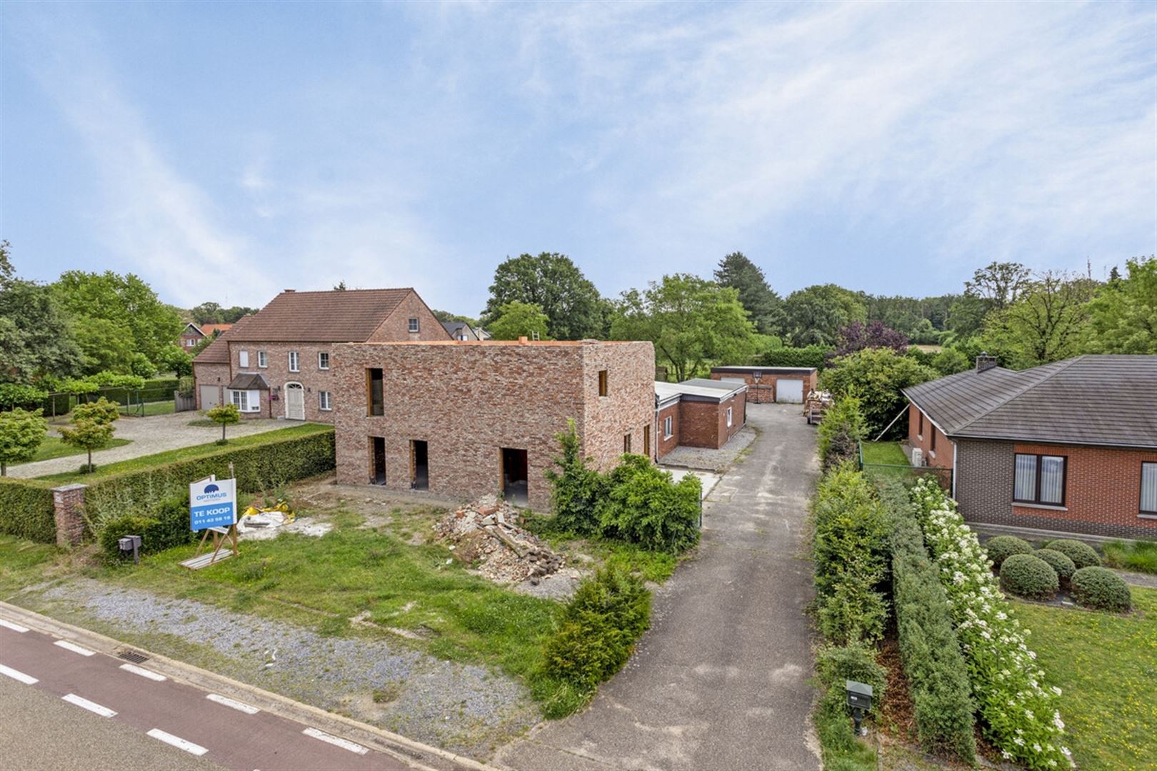 TE KOOP: verder af te werken nieuwbouwwoning (305m²) op 14a13ca! foto 2