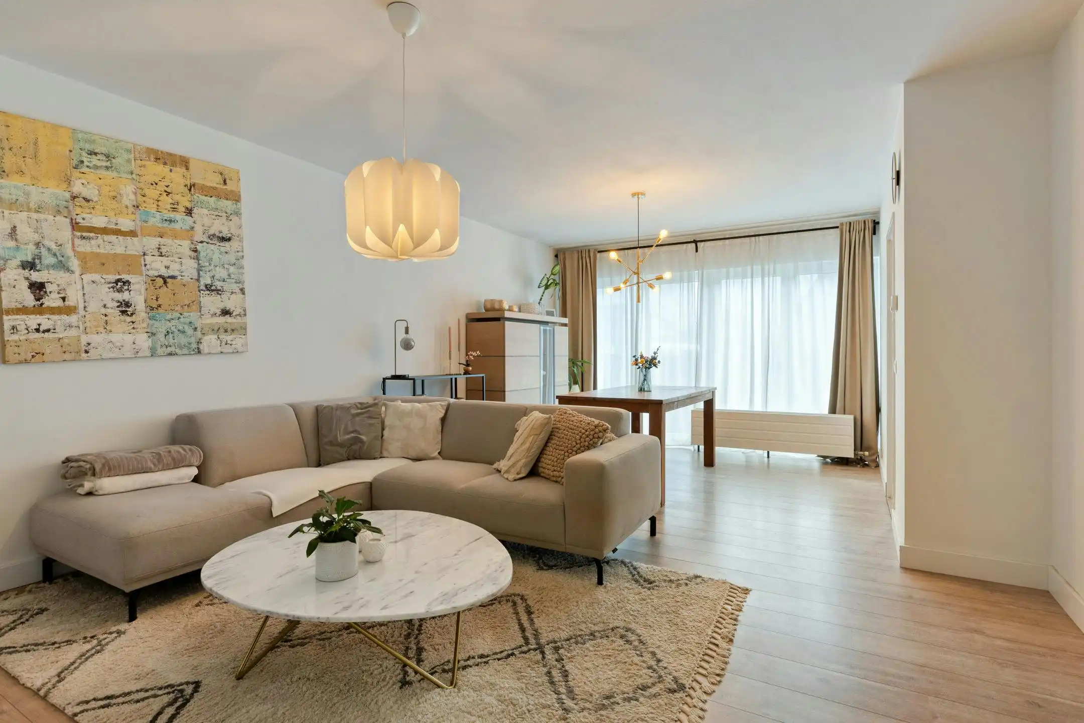 Gelijkvloers appartement met ZW-tuin en garage te koop foto {{pictureIndex}}