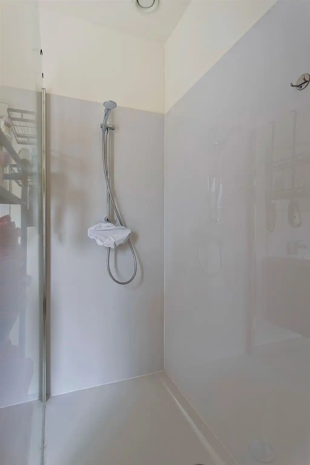 Recent 1-slaapkamer appartement met groot terras foto 13