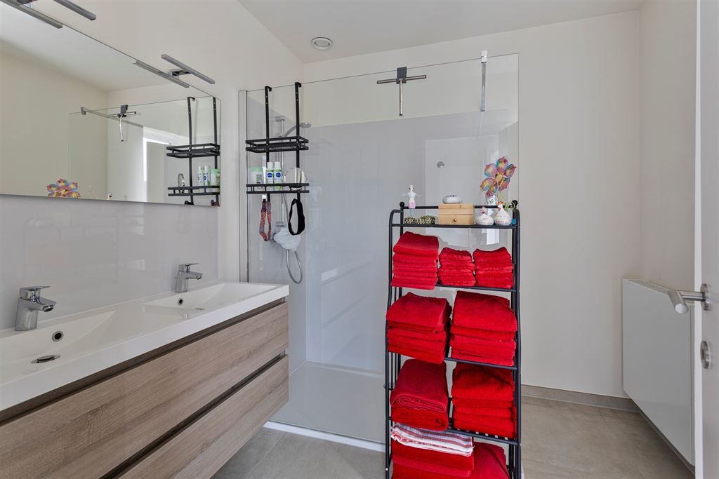 Recent 1-slaapkamer appartement met groot terras foto 13