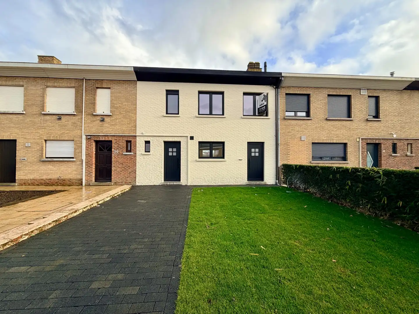 Volledig gerenoveerde woning met 3 slaapkamers en tuin te Izegem! foto 18