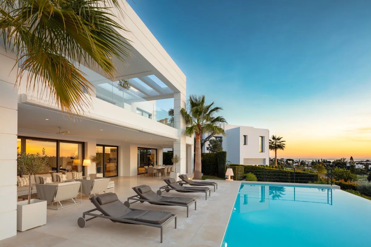 Spectaculaire villa met panoramisch uitzicht in Nueva Andalucía - luxe levensstijl in de iconische golfvallei van Marbella foto 22