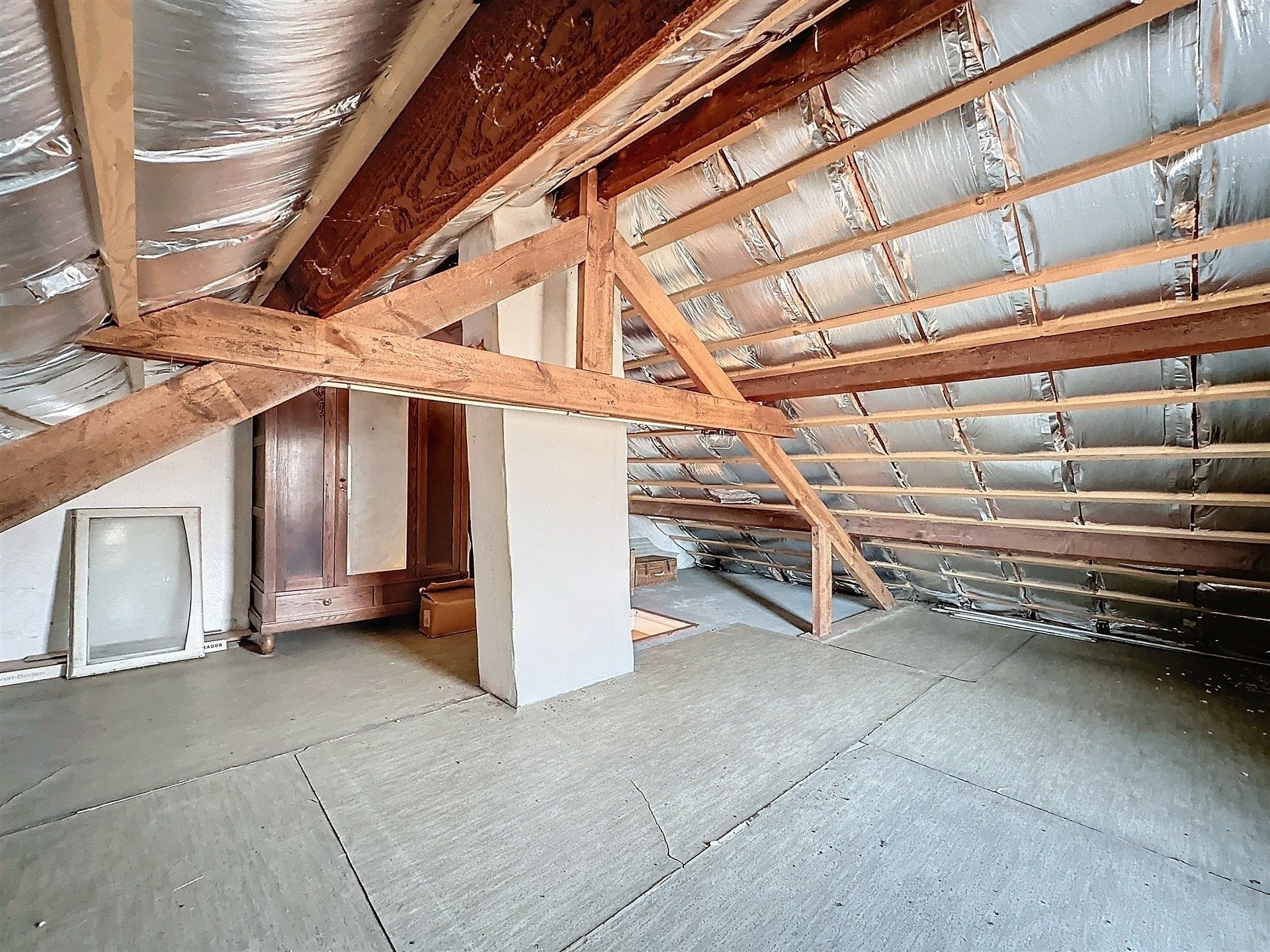 Half open bebouwing met 3 slaapkamers, ruime garage en tuin op perceel van 261m². foto 13