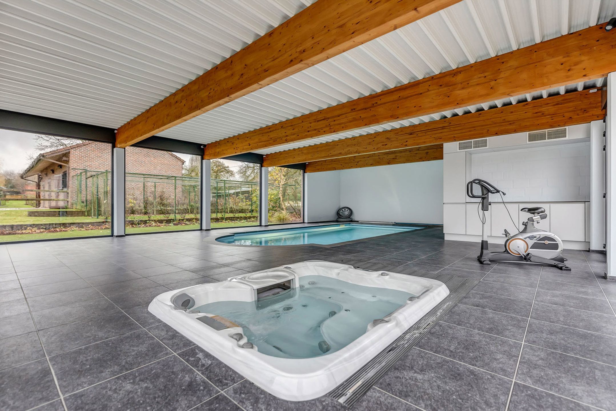 Exclusief landhuis met binnenzwembad en stallingen foto 15