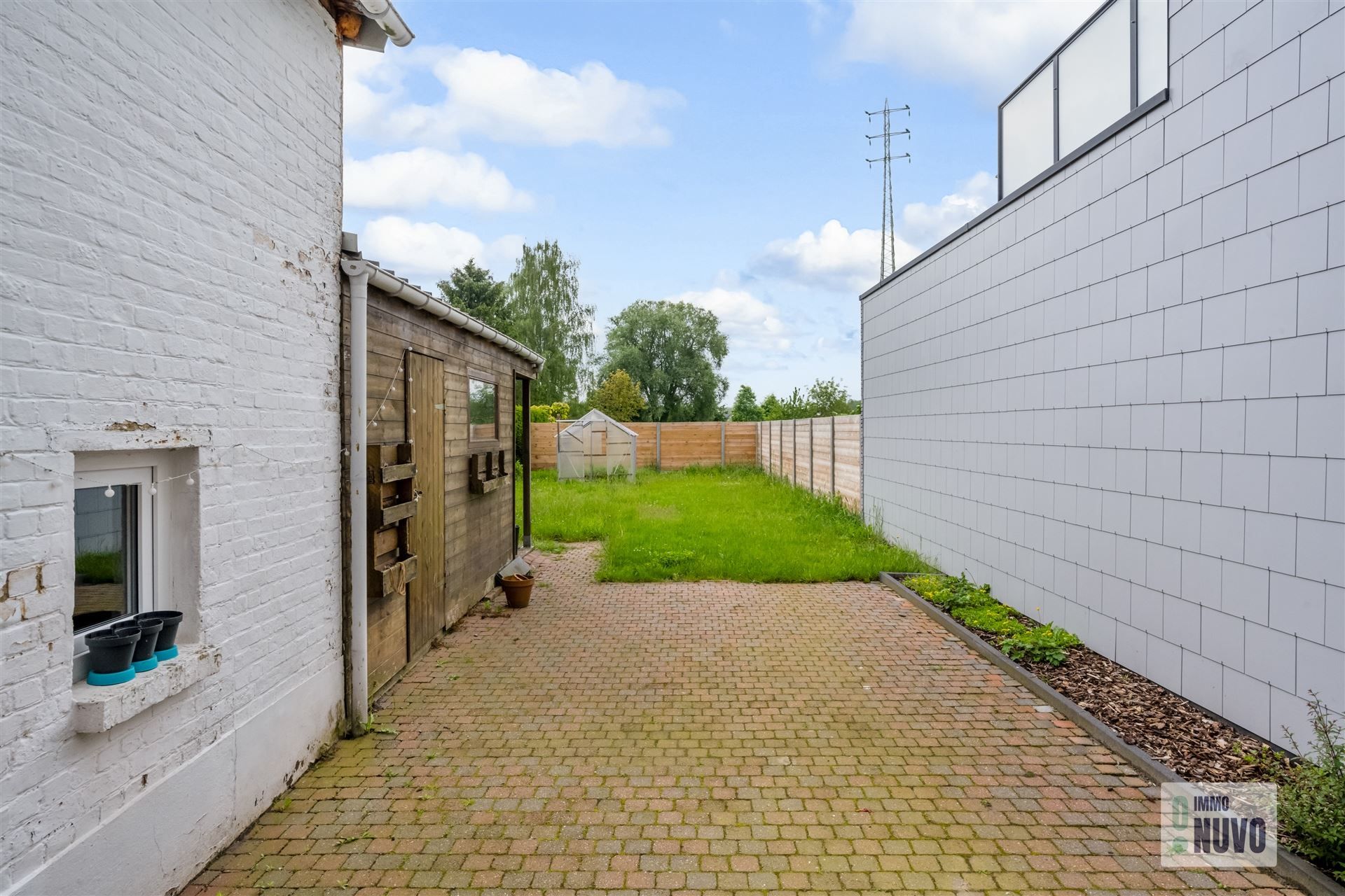 Goed gelegen, te renoveren woning met tuin en garage  foto 2