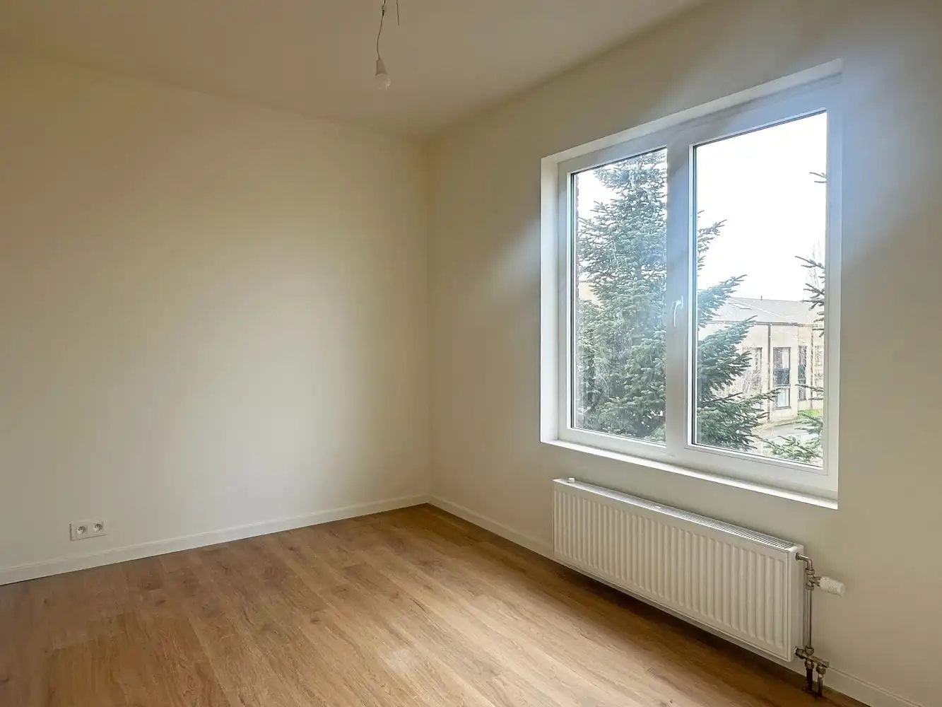 Volledig gerenoveerd 2-slaapkamer appartement in Aartselaar! foto 9