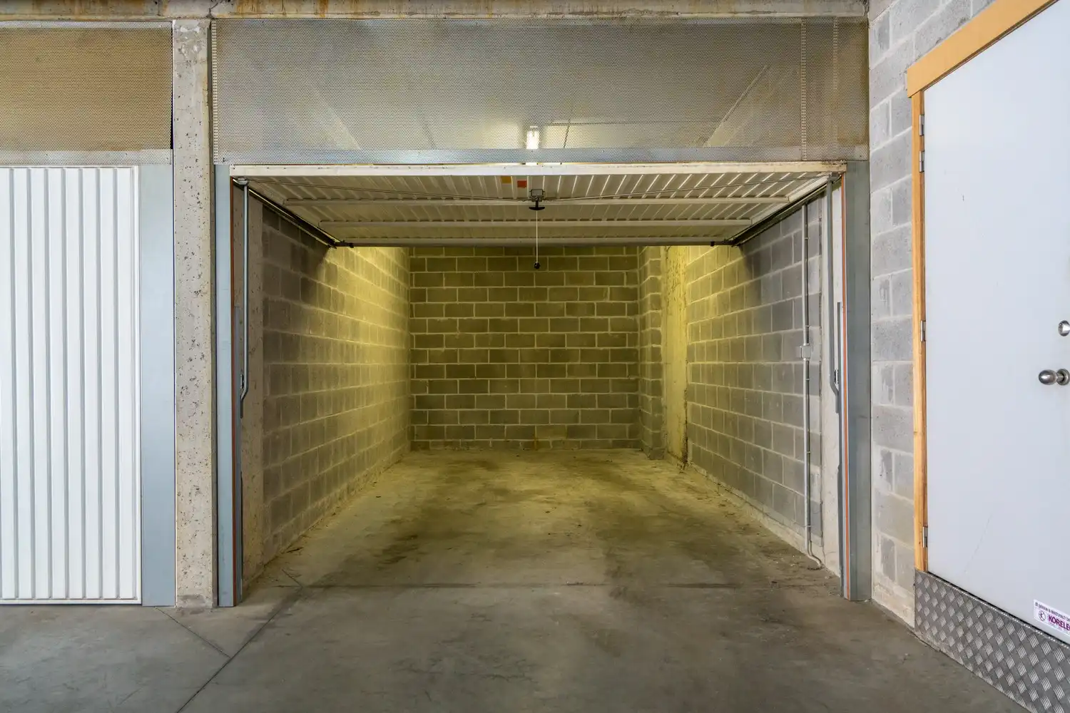 KANTOOR MET GARAGE foto 16