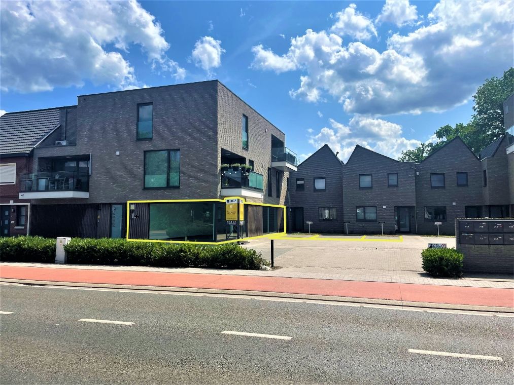 Lommel-centrum, 80m² én 37m² kelderberging, 4 parkeerplaatsen foto 2