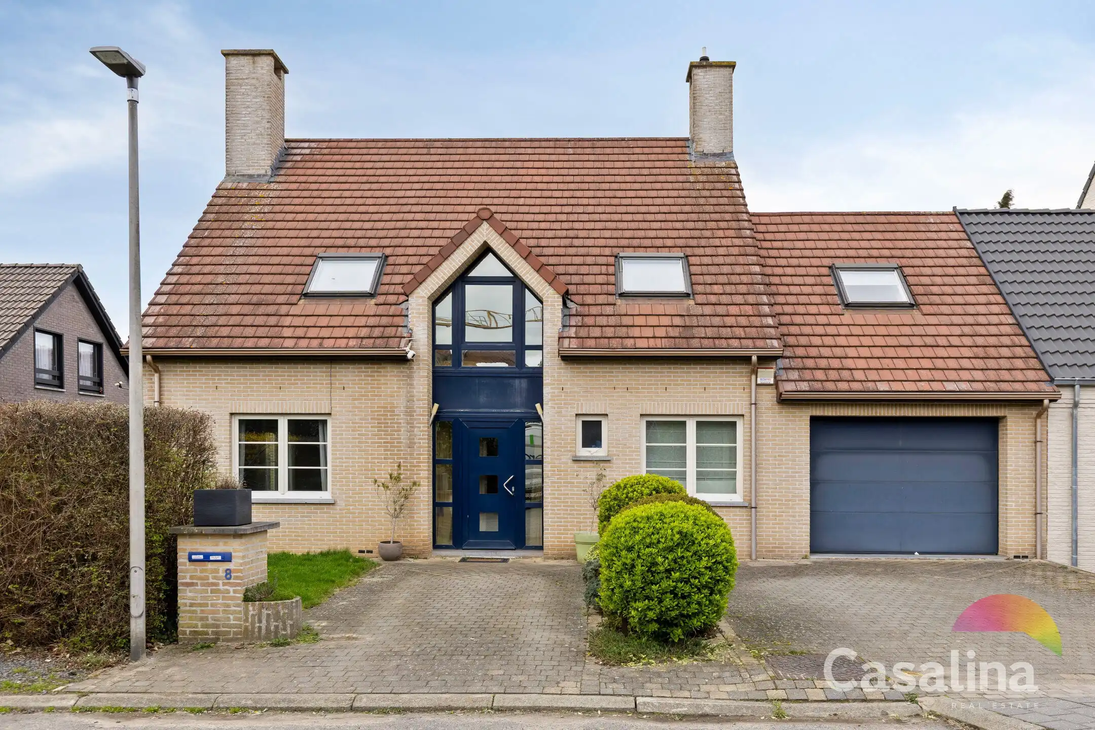 Moderne eengezienswoning  foto {{pictureIndex}}