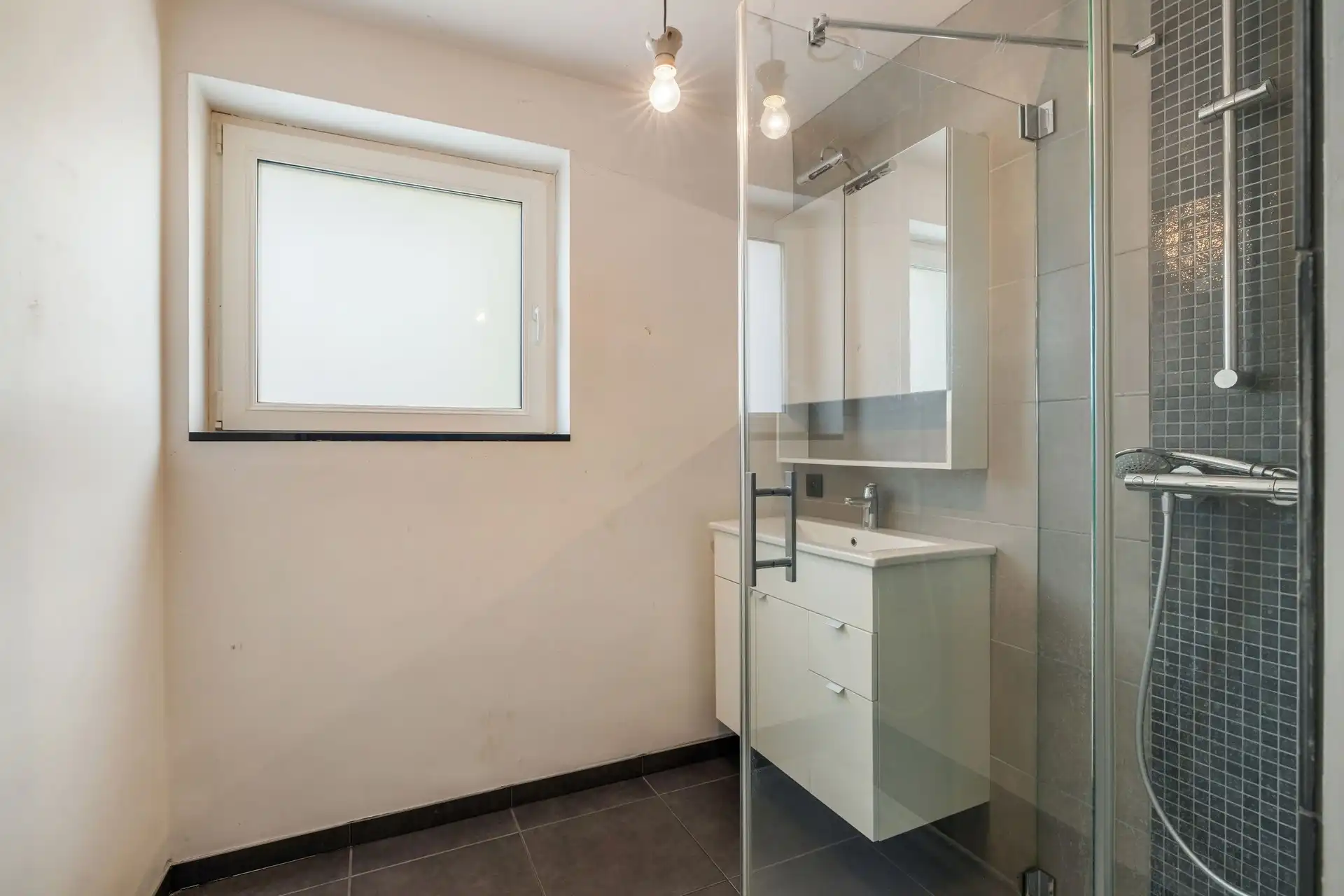 Ruime gezinswoning met 3 slaapkamers en 2 badkamers op een absolute toplocatie foto 19